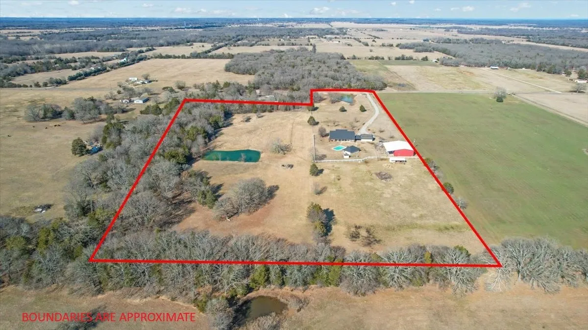 Single Family Residence For Sale in Fannin County , 1628 County Road 2605, Bonham, Texas 75418, 4 Bedroom, 3 Bathroom, 2 Garage spaces, 3,645 Sqft, built in 2001, mls#21170984, Real Estate Agent in Bonham, Homes For Sale in Fannin county, Homes For Sale in Bonham, Realtor in Bonham Texas, Real Estate Brokerage Independent Realty Texas, Luminita Cordes Realtor