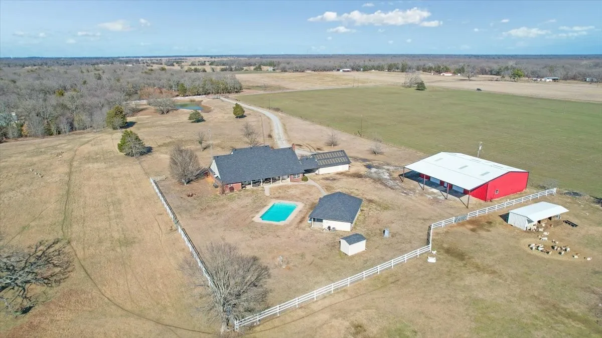 Single Family Residence For Sale in Fannin County , 1628 County Road 2605, Bonham, Texas 75418, 4 Bedroom, 3 Bathroom, 2 Garage spaces, 3,645 Sqft, built in 2001, mls#21170984, Real Estate Agent in Bonham, Homes For Sale in Fannin county, Homes For Sale in Bonham, Realtor in Bonham Texas, Real Estate Brokerage Independent Realty Texas, Luminita Cordes Realtor