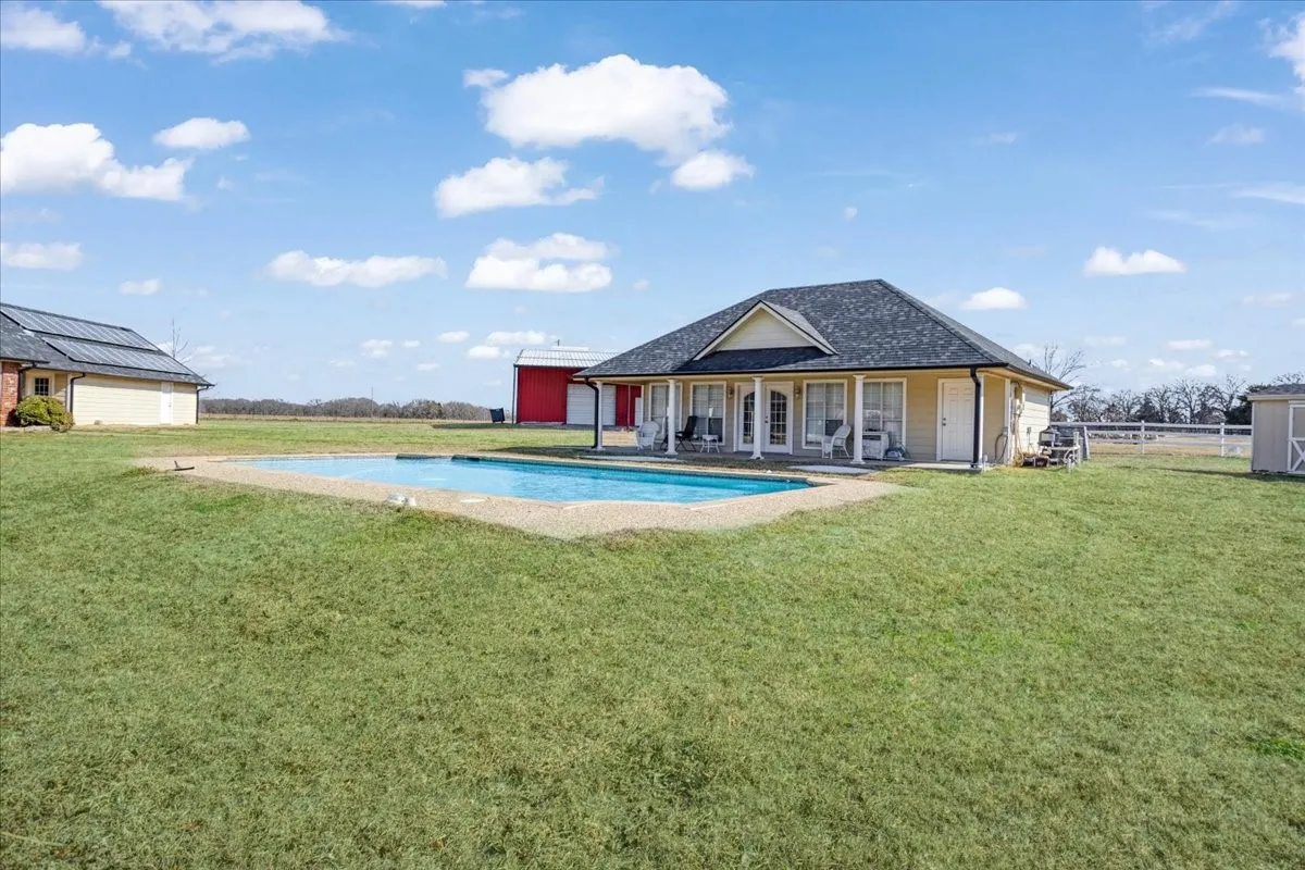Single Family Residence For Sale in Fannin County , 1628 County Road 2605, Bonham, Texas 75418, 4 Bedroom, 3 Bathroom, 2 Garage spaces, 3,645 Sqft, built in 2001, mls#21170984, Real Estate Agent in Bonham, Homes For Sale in Fannin county, Homes For Sale in Bonham, Realtor in Bonham Texas, Real Estate Brokerage Independent Realty Texas, Luminita Cordes Realtor