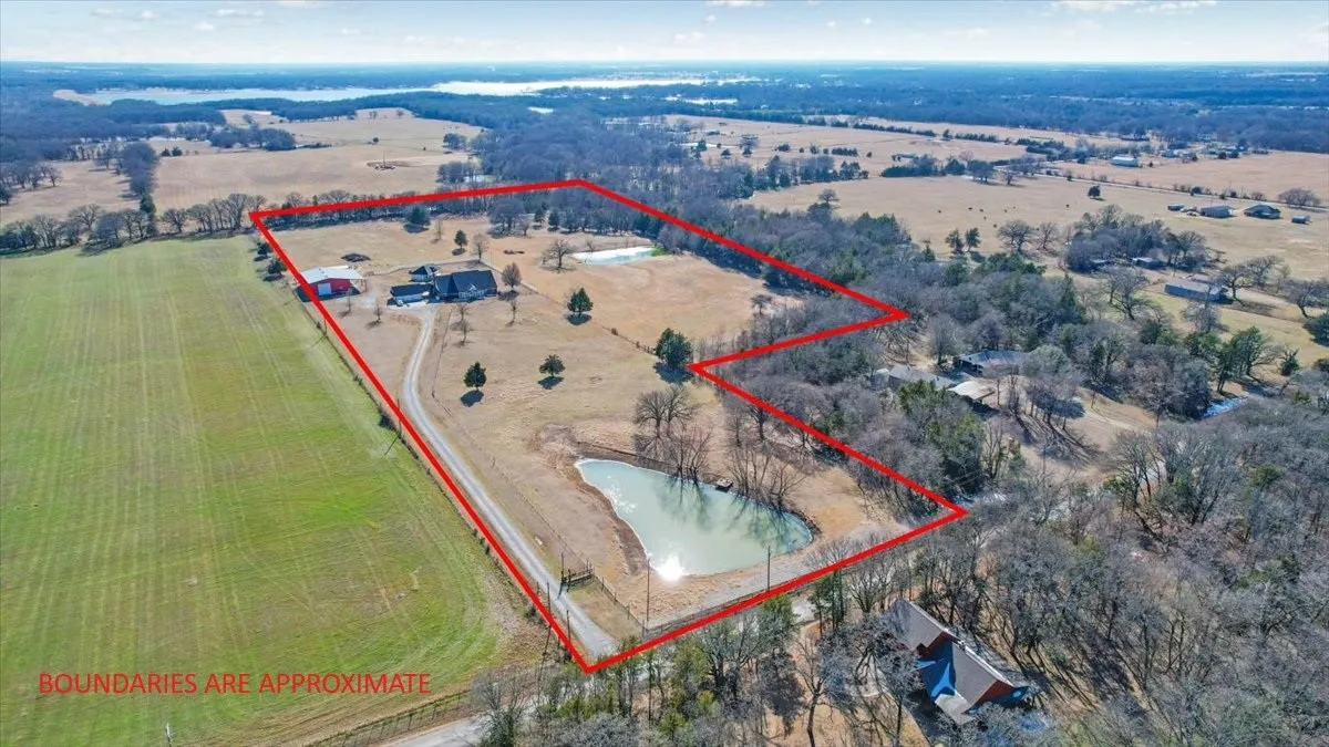 Single Family Residence For Sale in Fannin County , 1628 County Road 2605, Bonham, Texas 75418, 4 Bedroom, 3 Bathroom, 2 Garage spaces, 3,645 Sqft, built in 2001, mls#21170984, Real Estate Agent in Bonham, Homes For Sale in Fannin county, Homes For Sale in Bonham, Realtor in Bonham Texas, Real Estate Brokerage Independent Realty Texas, Luminita Cordes Realtor