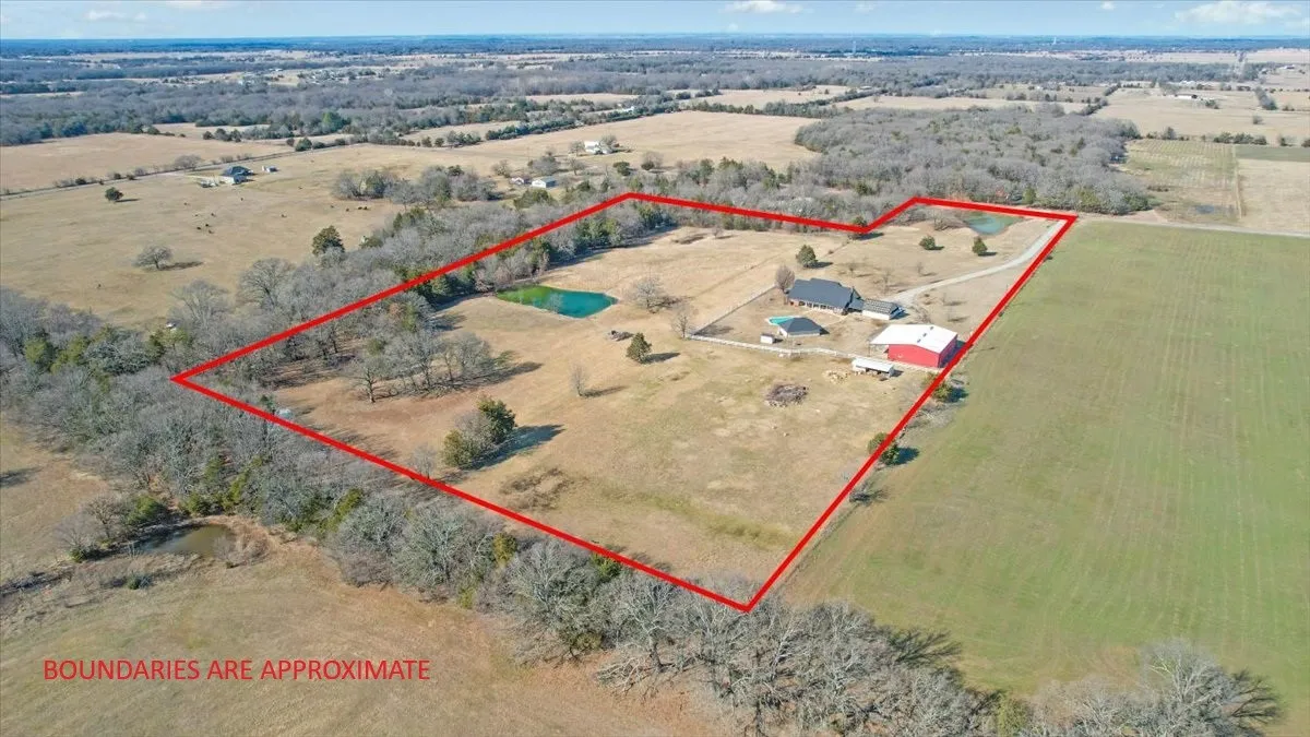 Single Family Residence For Sale in Fannin County , 1628 County Road 2605, Bonham, Texas 75418, 4 Bedroom, 3 Bathroom, 2 Garage spaces, 3,645 Sqft, built in 2001, mls#21170984, Real Estate Agent in Bonham, Homes For Sale in Fannin county, Homes For Sale in Bonham, Realtor in Bonham Texas, Real Estate Brokerage Independent Realty Texas, Luminita Cordes Realtor