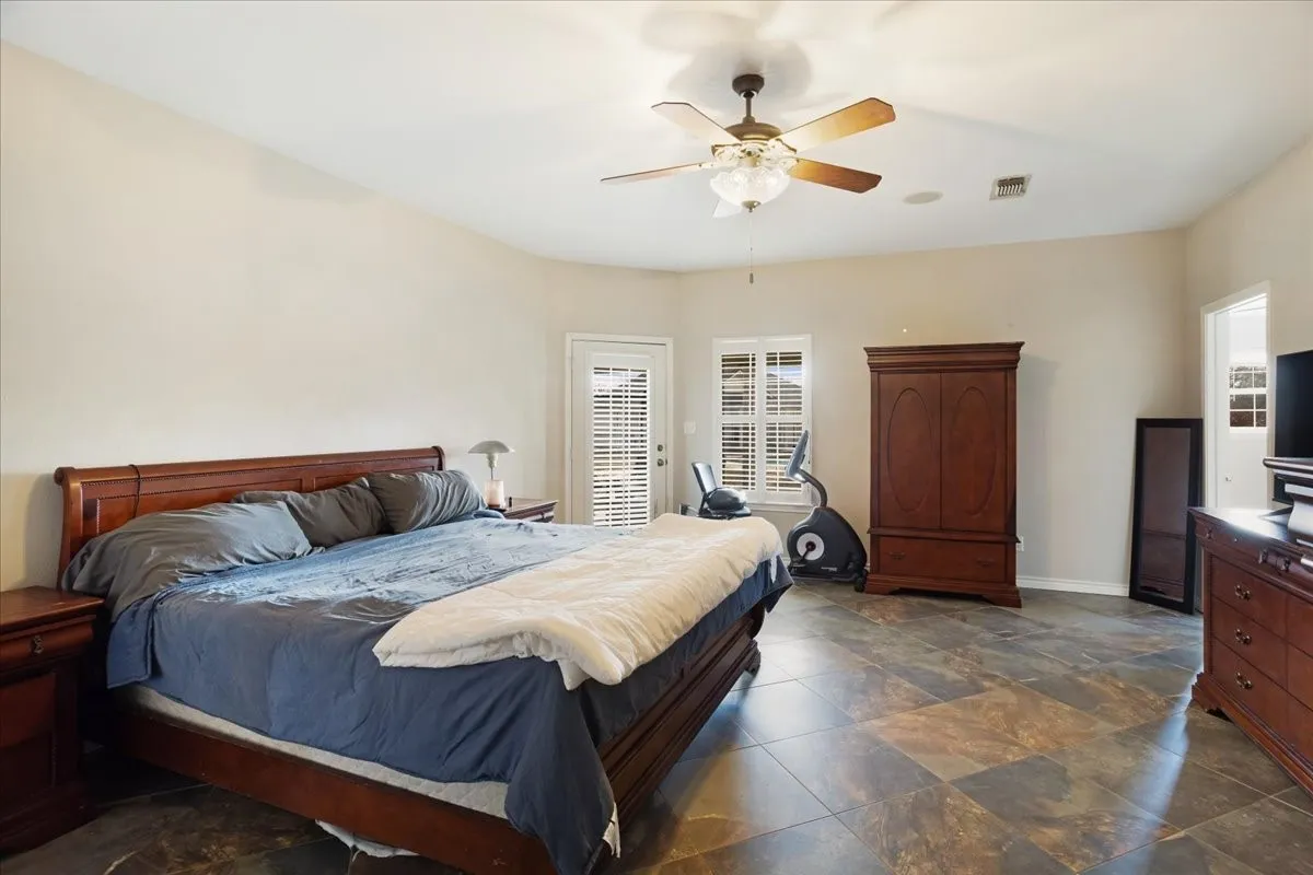 Single Family Residence For Sale in Fannin County , 1628 County Road 2605, Bonham, Texas 75418, 4 Bedroom, 3 Bathroom, 2 Garage spaces, 3,645 Sqft, built in 2001, mls#21170984, Real Estate Agent in Bonham, Homes For Sale in Fannin county, Homes For Sale in Bonham, Realtor in Bonham Texas, Real Estate Brokerage Independent Realty Texas, Luminita Cordes Realtor
