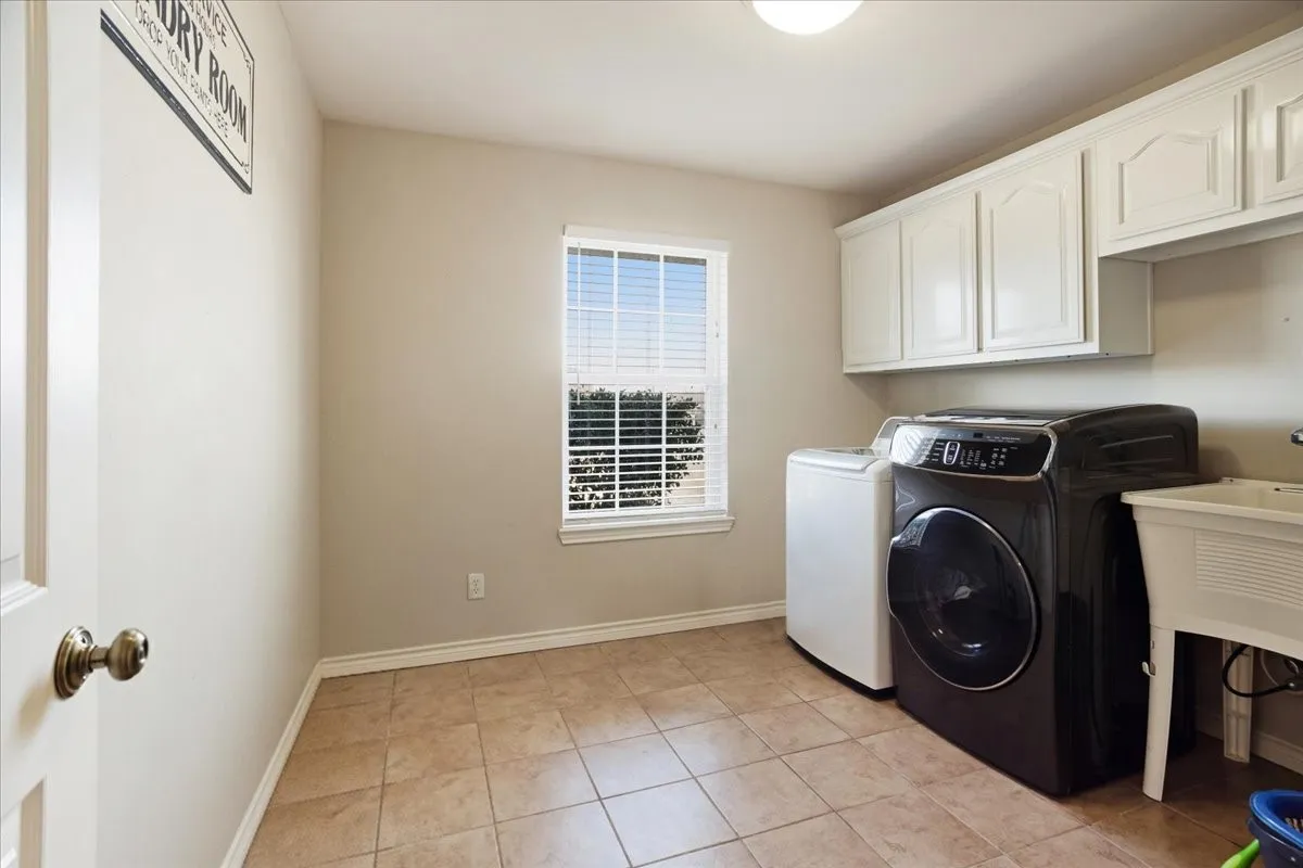 Single Family Residence For Sale in Fannin County , 1628 County Road 2605, Bonham, Texas 75418, 4 Bedroom, 3 Bathroom, 2 Garage spaces, 3,645 Sqft, built in 2001, mls#21170984, Real Estate Agent in Bonham, Homes For Sale in Fannin county, Homes For Sale in Bonham, Realtor in Bonham Texas, Real Estate Brokerage Independent Realty Texas, Luminita Cordes Realtor