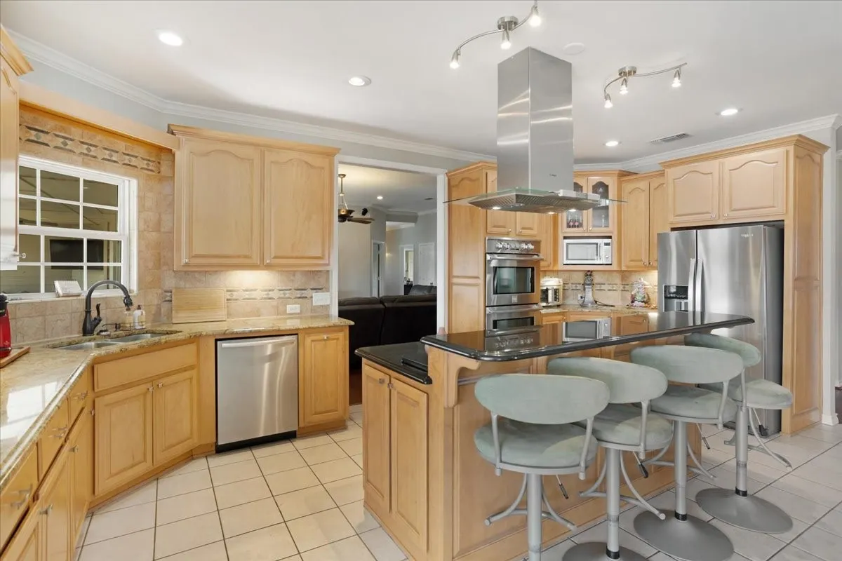 Single Family Residence For Sale in Fannin County , 1628 County Road 2605, Bonham, Texas 75418, 4 Bedroom, 3 Bathroom, 2 Garage spaces, 3,645 Sqft, built in 2001, mls#21170984, Real Estate Agent in Bonham, Homes For Sale in Fannin county, Homes For Sale in Bonham, Realtor in Bonham Texas, Real Estate Brokerage Independent Realty Texas, Luminita Cordes Realtor