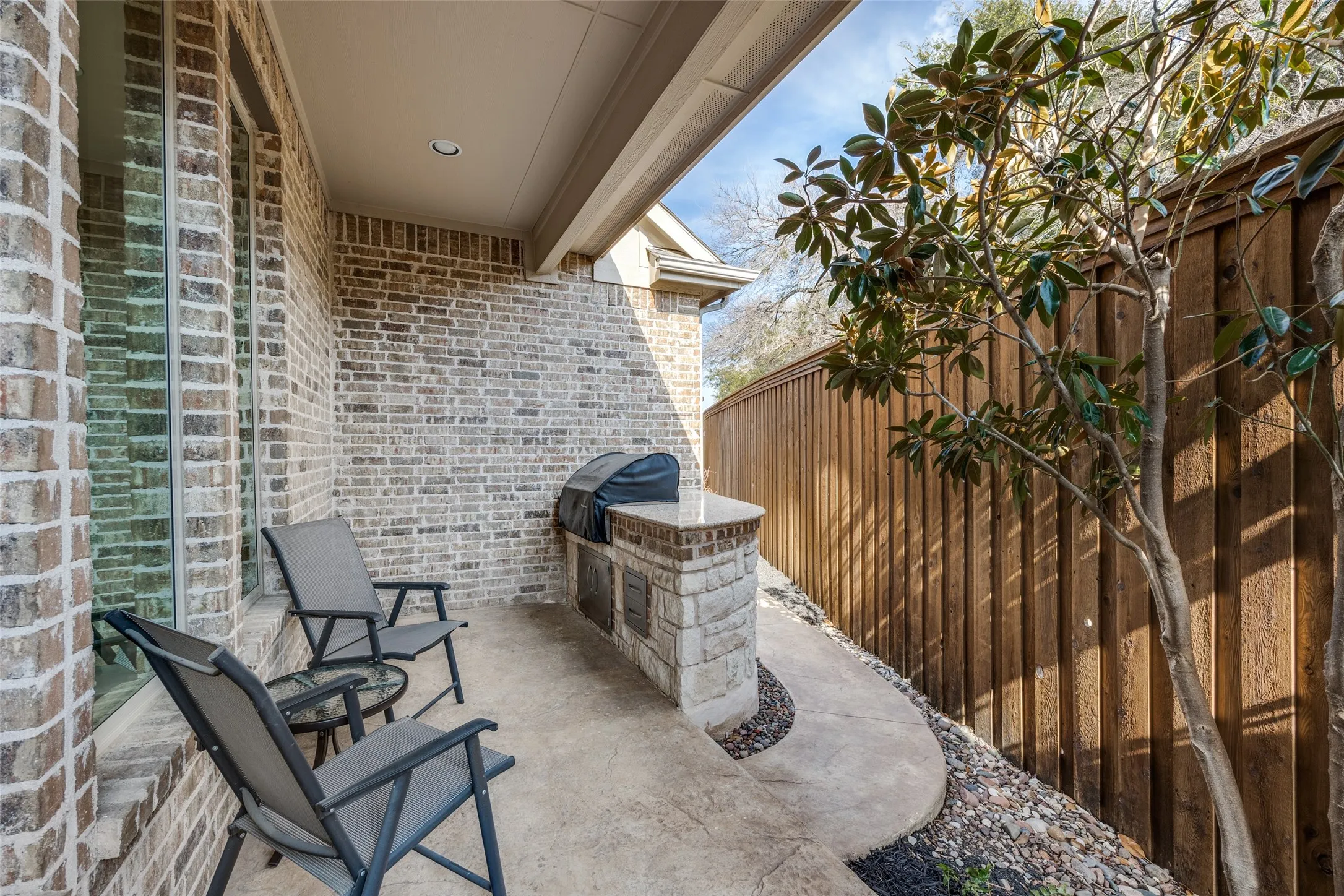 Single Family Residence For Sale in Dallas County , 9444 Monteleon, Dallas, Texas 75220, 3 Bedroom, 4 Bathroom, 2 Garage spaces, 3,798 Sqft, built in 2013, Preowned, mls#21163043, Real Estate Agent in Dallas, Homes For Sale in Dallas county, Homes For Sale in Dallas, Realtor in Dallas Texas, Real Estate Brokerage Independent Realty Texas, Luminita Cordes Realtor