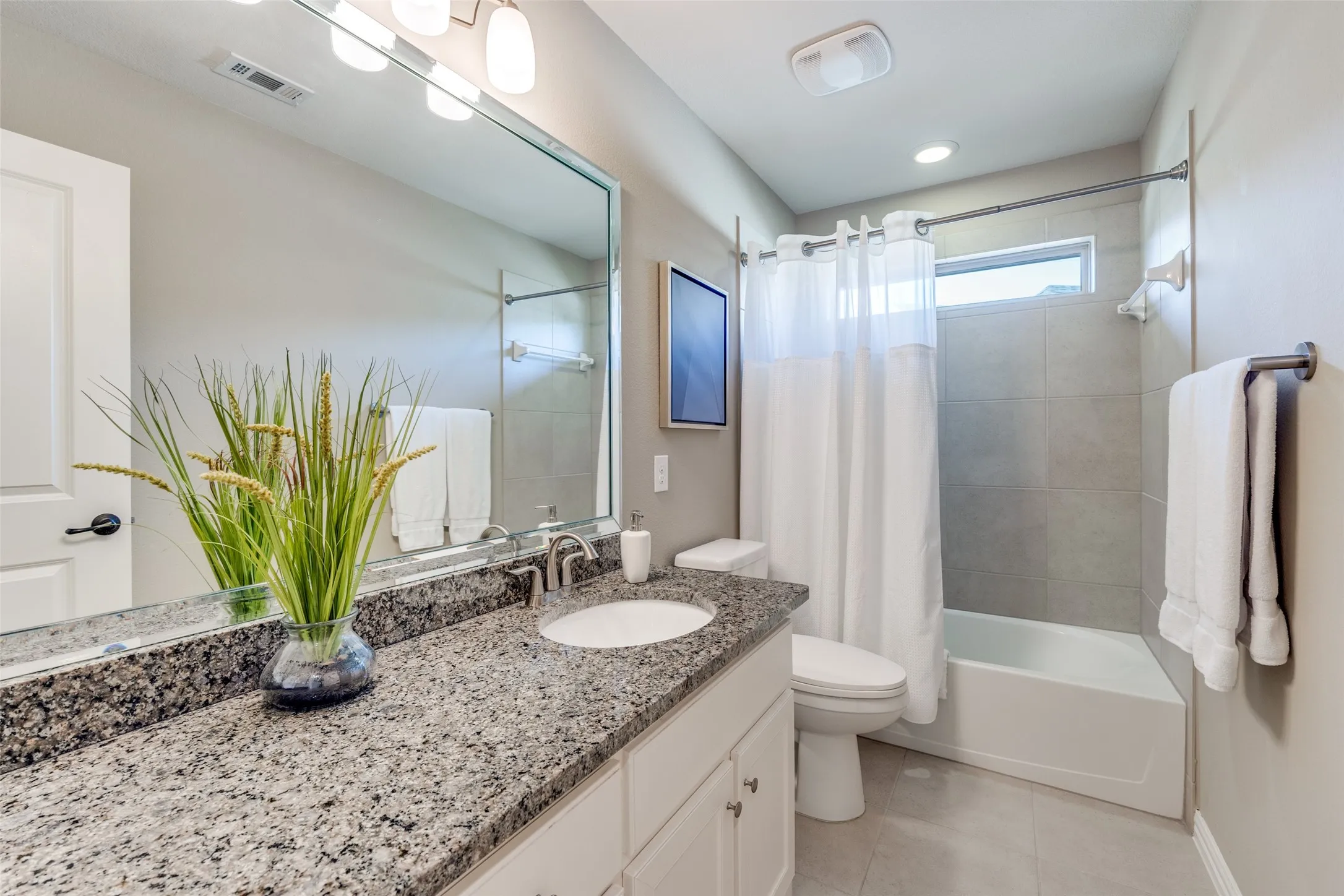 Single Family Residence For Sale in Dallas County , 9444 Monteleon, Dallas, Texas 75220, 3 Bedroom, 4 Bathroom, 2 Garage spaces, 3,798 Sqft, built in 2013, Preowned, mls#21163043, Real Estate Agent in Dallas, Homes For Sale in Dallas county, Homes For Sale in Dallas, Realtor in Dallas Texas, Real Estate Brokerage Independent Realty Texas, Luminita Cordes Realtor