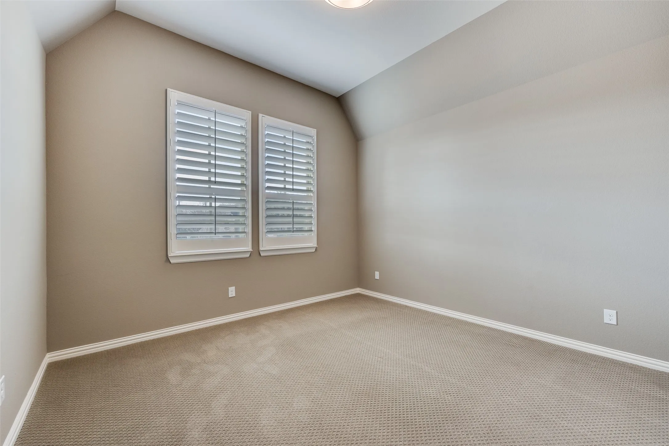 Single Family Residence For Sale in Dallas County , 9444 Monteleon, Dallas, Texas 75220, 3 Bedroom, 4 Bathroom, 2 Garage spaces, 3,798 Sqft, built in 2013, Preowned, mls#21163043, Real Estate Agent in Dallas, Homes For Sale in Dallas county, Homes For Sale in Dallas, Realtor in Dallas Texas, Real Estate Brokerage Independent Realty Texas, Luminita Cordes Realtor