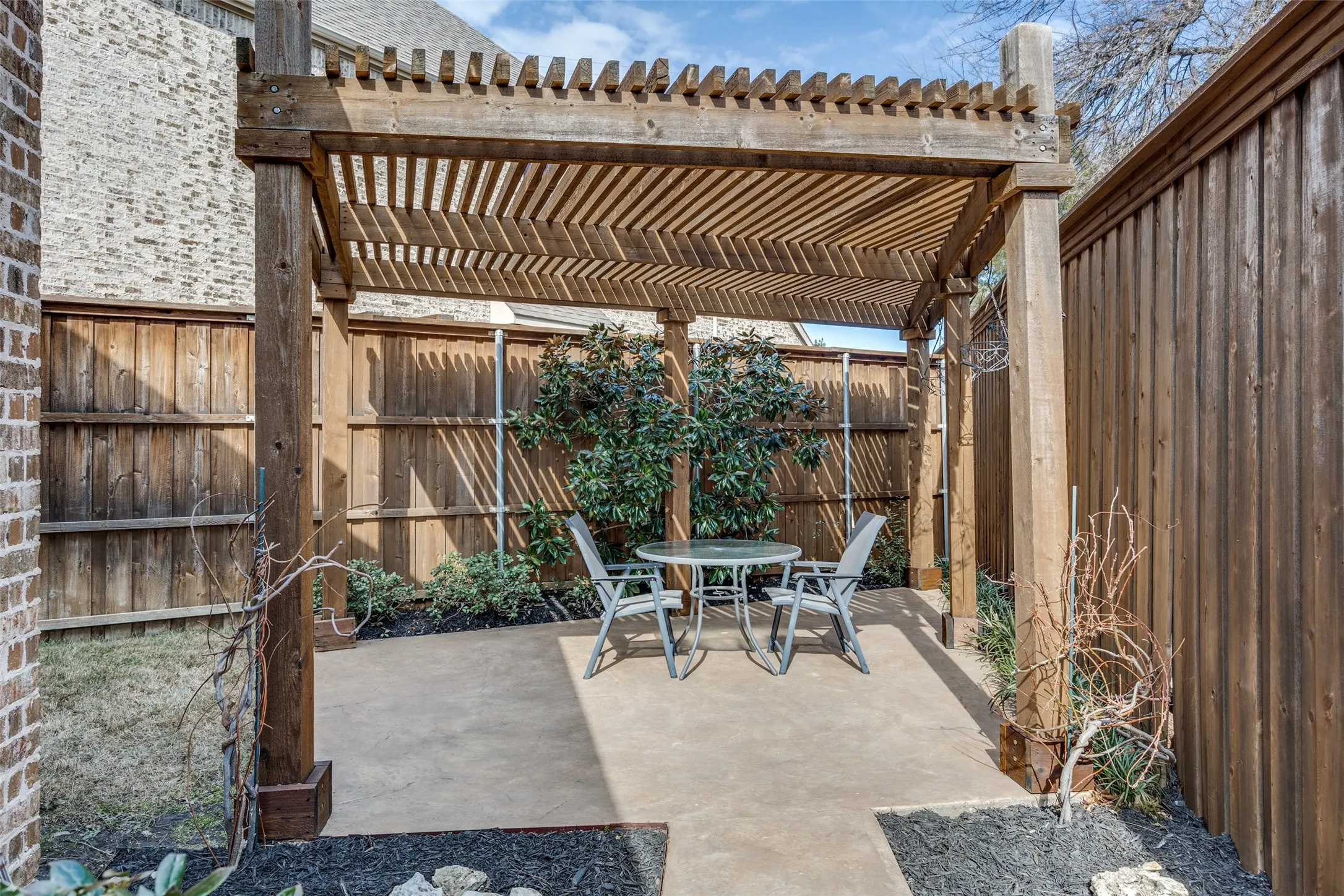 Single Family Residence For Sale in Dallas County , 9444 Monteleon, Dallas, Texas 75220, 3 Bedroom, 4 Bathroom, 2 Garage spaces, 3,798 Sqft, built in 2013, Preowned, mls#21163043, Real Estate Agent in Dallas, Homes For Sale in Dallas county, Homes For Sale in Dallas, Realtor in Dallas Texas, Real Estate Brokerage Independent Realty Texas, Luminita Cordes Realtor