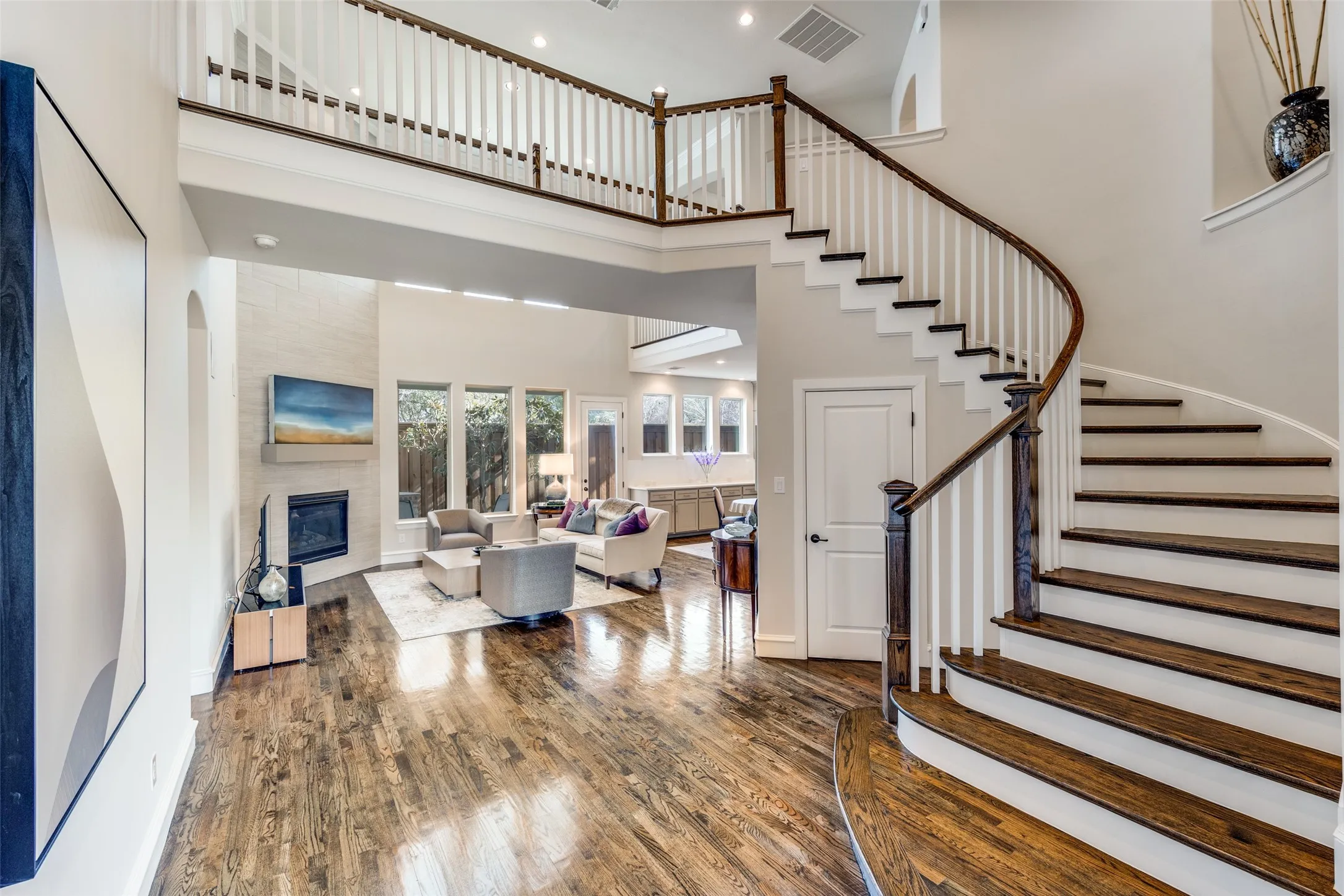 Single Family Residence For Sale in Dallas County , 9444 Monteleon, Dallas, Texas 75220, 3 Bedroom, 4 Bathroom, 2 Garage spaces, 3,798 Sqft, built in 2013, Preowned, mls#21163043, Real Estate Agent in Dallas, Homes For Sale in Dallas county, Homes For Sale in Dallas, Realtor in Dallas Texas, Real Estate Brokerage Independent Realty Texas, Luminita Cordes Realtor