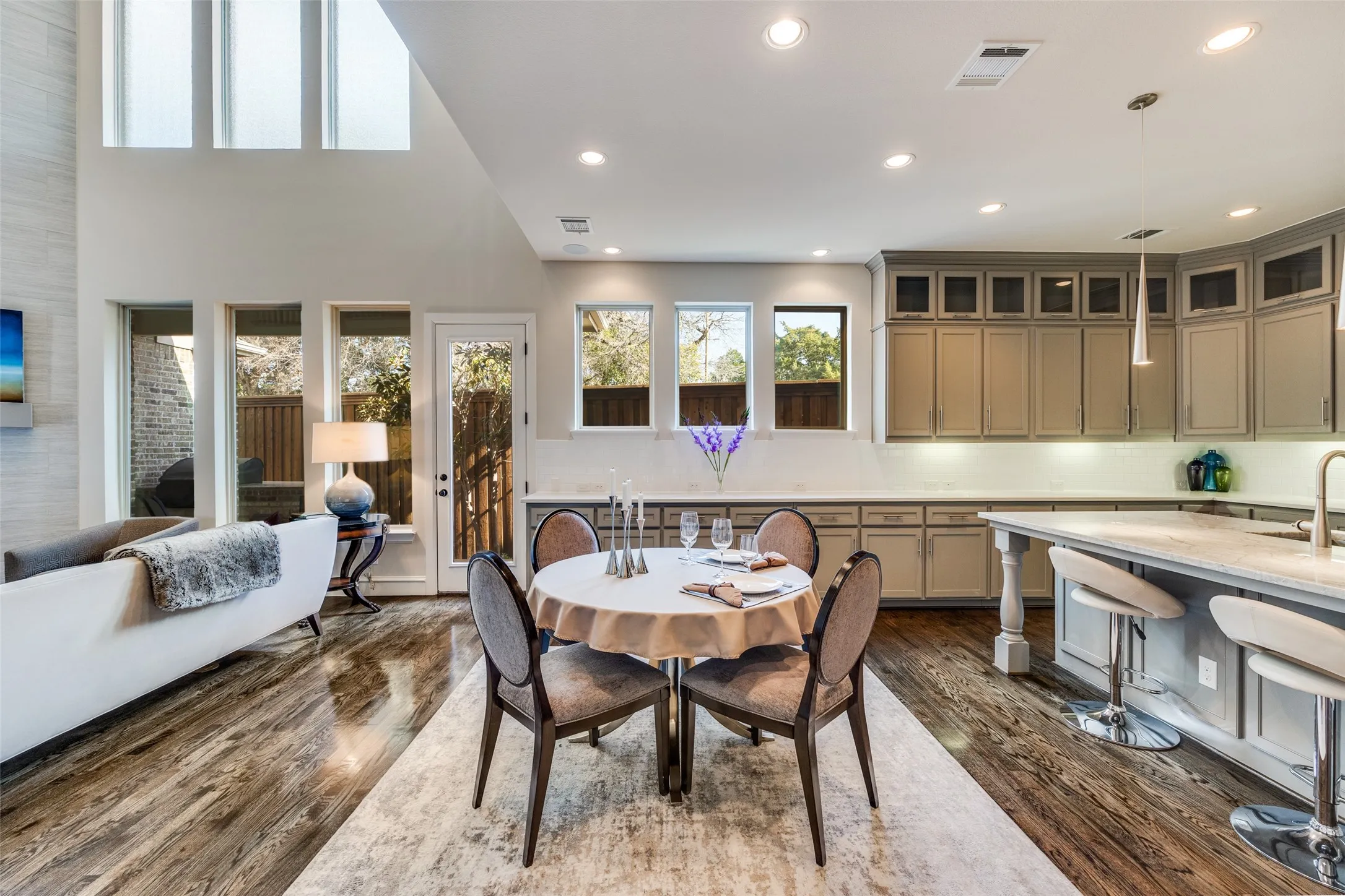 Single Family Residence For Sale in Dallas County , 9444 Monteleon, Dallas, Texas 75220, 3 Bedroom, 4 Bathroom, 2 Garage spaces, 3,798 Sqft, built in 2013, Preowned, mls#21163043, Real Estate Agent in Dallas, Homes For Sale in Dallas county, Homes For Sale in Dallas, Realtor in Dallas Texas, Real Estate Brokerage Independent Realty Texas, Luminita Cordes Realtor