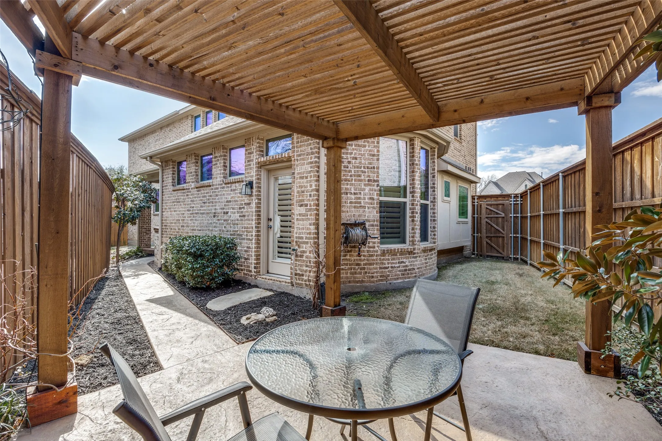 Single Family Residence For Sale in Dallas County , 9444 Monteleon, Dallas, Texas 75220, 3 Bedroom, 4 Bathroom, 2 Garage spaces, 3,798 Sqft, built in 2013, Preowned, mls#21163043, Real Estate Agent in Dallas, Homes For Sale in Dallas county, Homes For Sale in Dallas, Realtor in Dallas Texas, Real Estate Brokerage Independent Realty Texas, Luminita Cordes Realtor