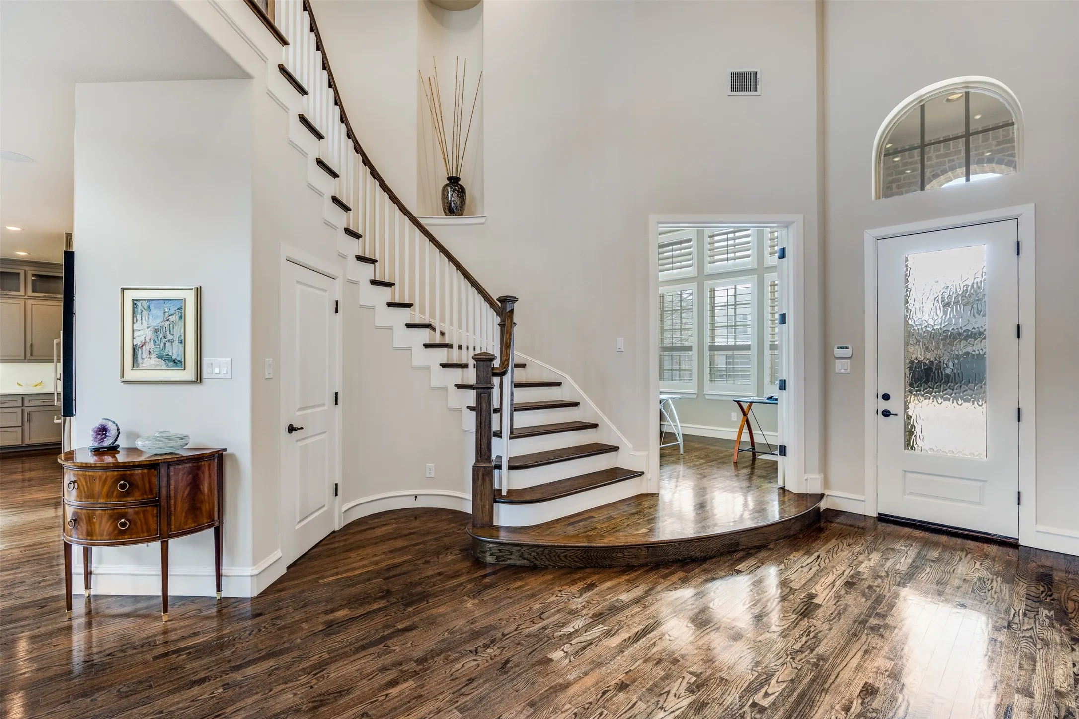 Single Family Residence For Sale in Dallas County , 9444 Monteleon, Dallas, Texas 75220, 3 Bedroom, 4 Bathroom, 2 Garage spaces, 3,798 Sqft, built in 2013, Preowned, mls#21163043, Real Estate Agent in Dallas, Homes For Sale in Dallas county, Homes For Sale in Dallas, Realtor in Dallas Texas, Real Estate Brokerage Independent Realty Texas, Luminita Cordes Realtor
