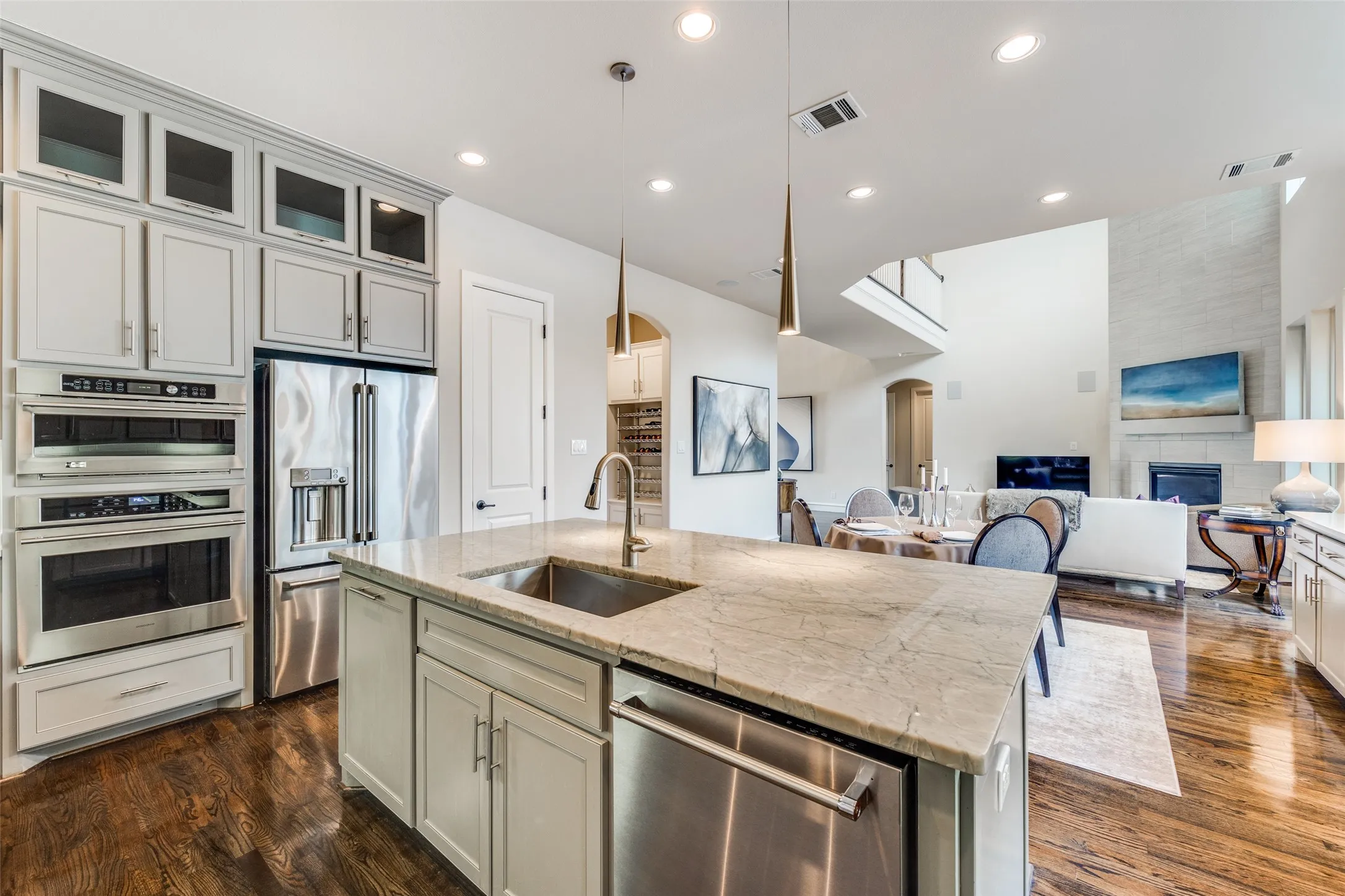 Single Family Residence For Sale in Dallas County , 9444 Monteleon, Dallas, Texas 75220, 3 Bedroom, 4 Bathroom, 2 Garage spaces, 3,798 Sqft, built in 2013, Preowned, mls#21163043, Real Estate Agent in Dallas, Homes For Sale in Dallas county, Homes For Sale in Dallas, Realtor in Dallas Texas, Real Estate Brokerage Independent Realty Texas, Luminita Cordes Realtor