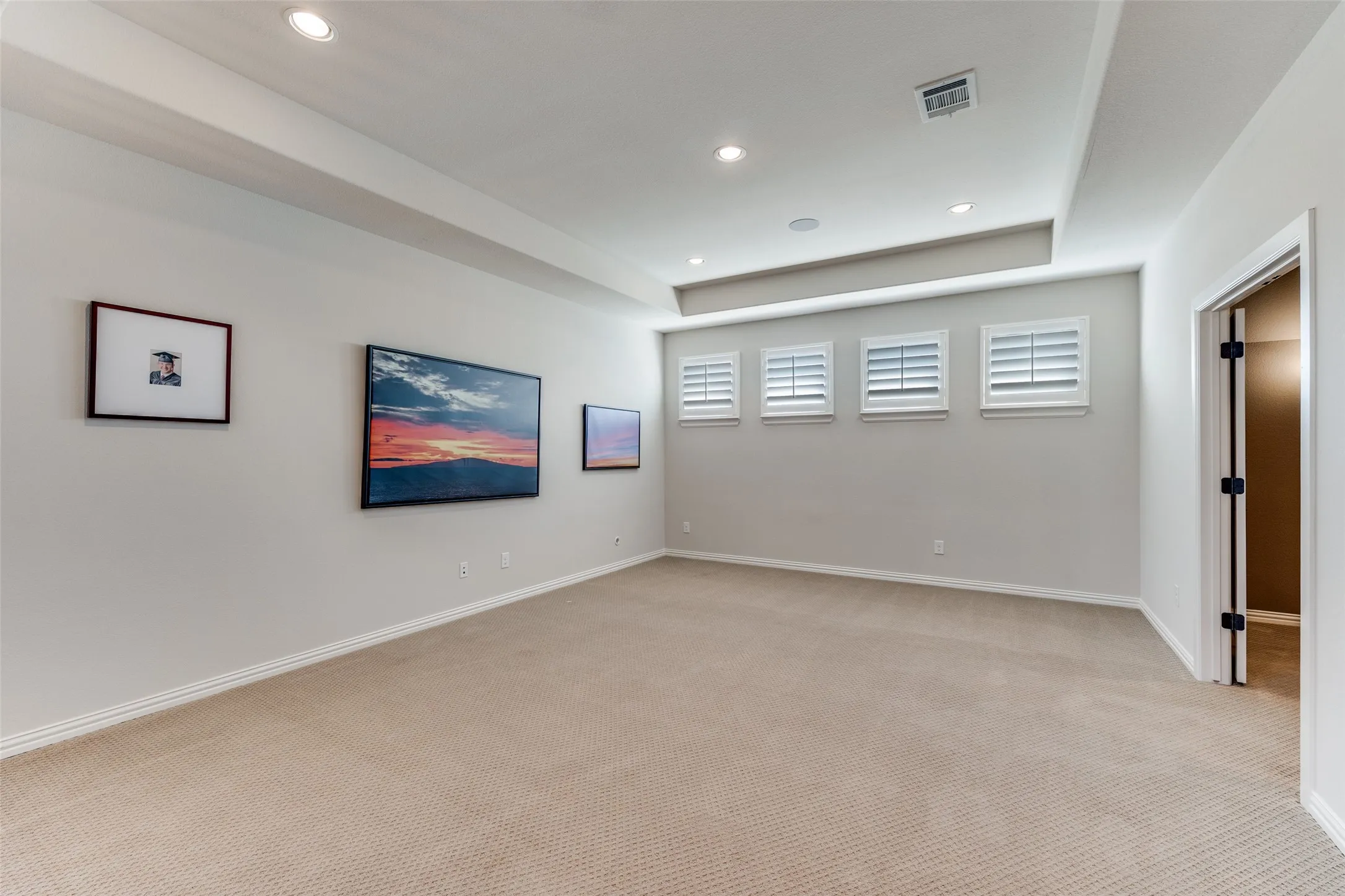 Single Family Residence For Sale in Dallas County , 9444 Monteleon, Dallas, Texas 75220, 3 Bedroom, 4 Bathroom, 2 Garage spaces, 3,798 Sqft, built in 2013, Preowned, mls#21163043, Real Estate Agent in Dallas, Homes For Sale in Dallas county, Homes For Sale in Dallas, Realtor in Dallas Texas, Real Estate Brokerage Independent Realty Texas, Luminita Cordes Realtor