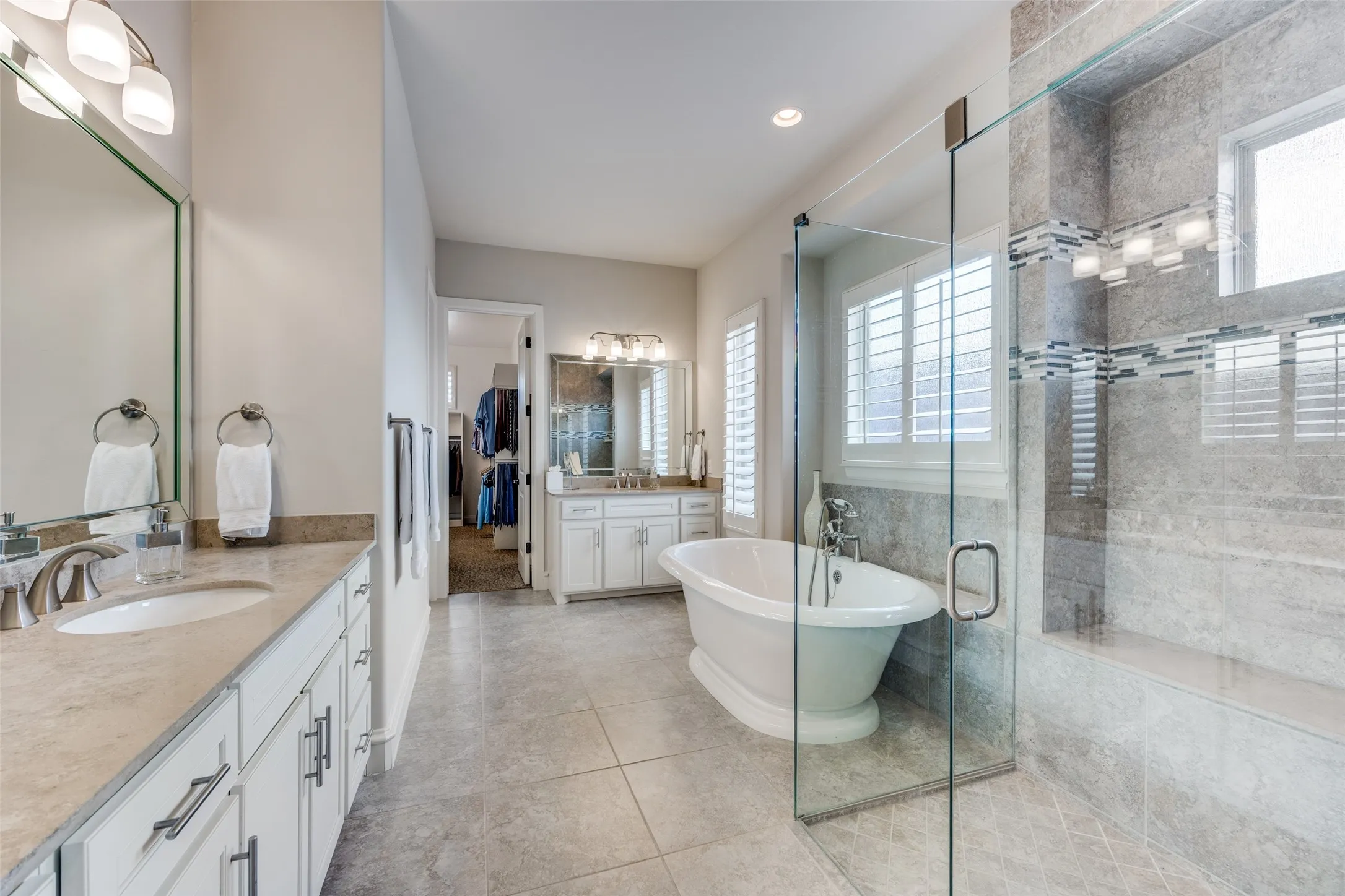 Single Family Residence For Sale in Dallas County , 9444 Monteleon, Dallas, Texas 75220, 3 Bedroom, 4 Bathroom, 2 Garage spaces, 3,798 Sqft, built in 2013, Preowned, mls#21163043, Real Estate Agent in Dallas, Homes For Sale in Dallas county, Homes For Sale in Dallas, Realtor in Dallas Texas, Real Estate Brokerage Independent Realty Texas, Luminita Cordes Realtor