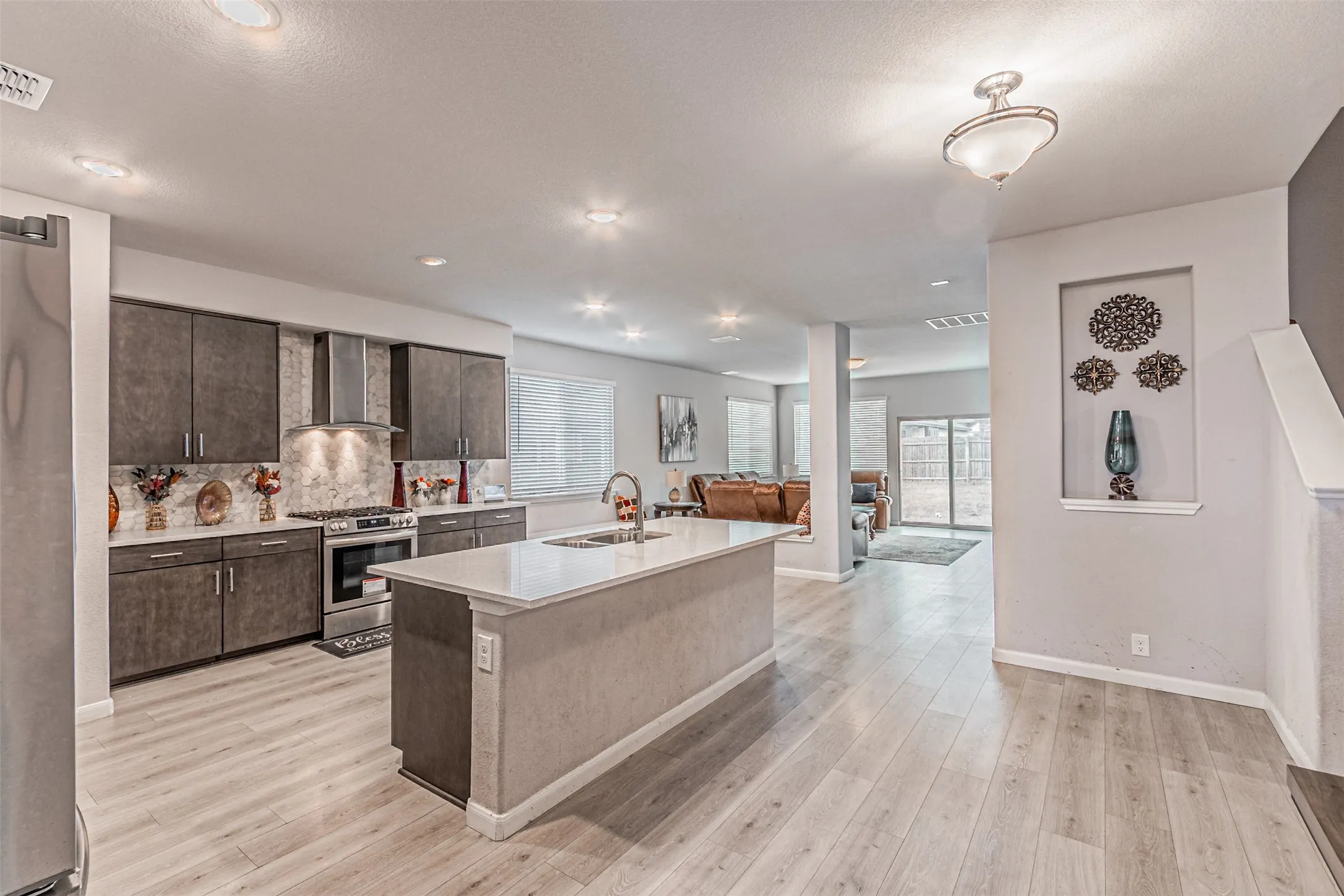 Single Family Residence For Sale in Johnson County , 1128 Goldenrod Drive, Godley, Texas 76044, 5 Bedroom, 4 Bathroom, 2 Garage spaces, 3,090 Sqft, built in 2022, Preowned, mls#21171954, Real Estate Agent in Godley, Homes For Sale in Johnson county, Homes For Sale in Godley, Realtor in Godley Texas, Real Estate Brokerage Independent Realty Texas, Luminita Cordes Realtor
