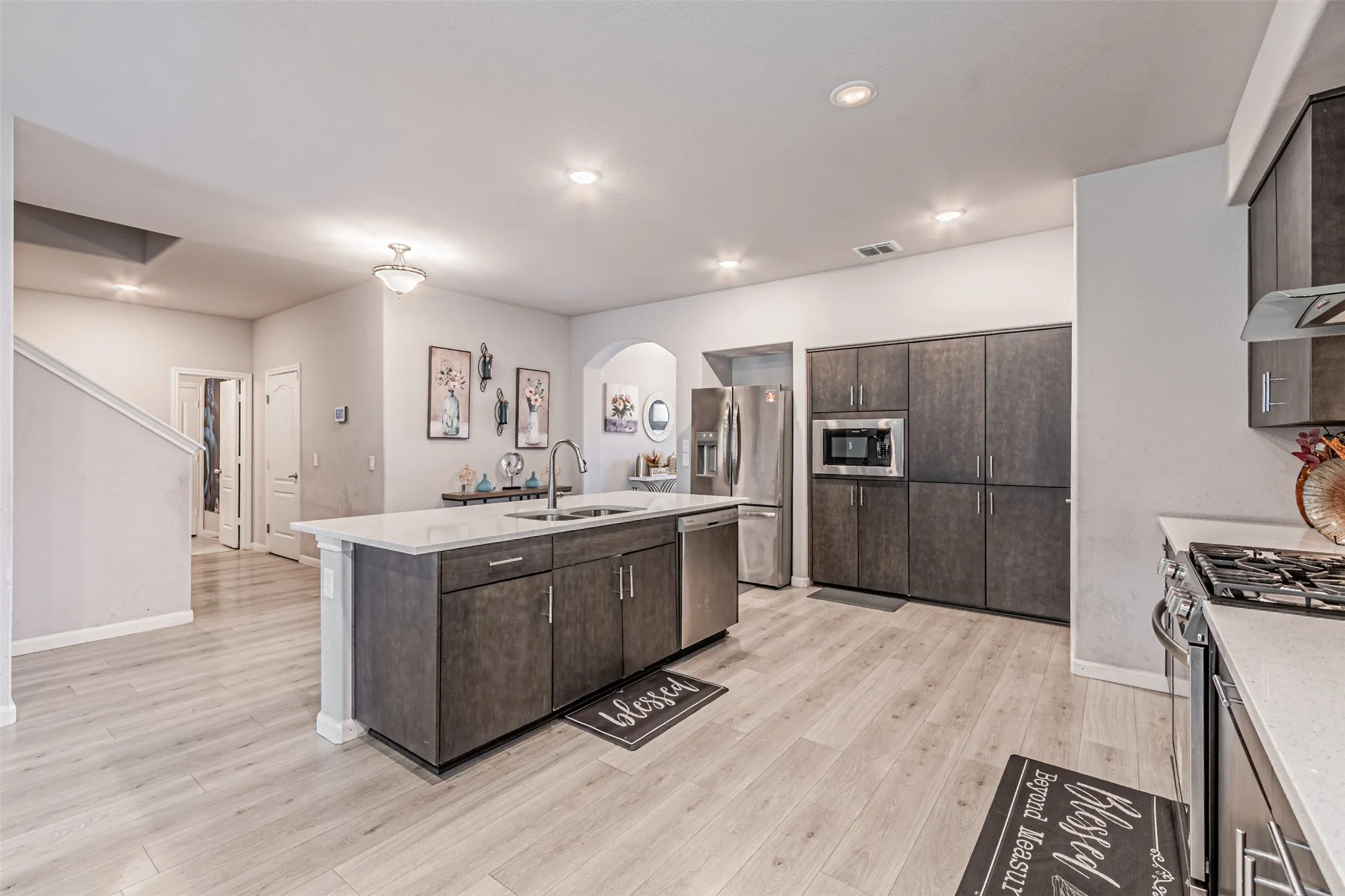 Single Family Residence For Sale in Johnson County , 1128 Goldenrod Drive, Godley, Texas 76044, 5 Bedroom, 4 Bathroom, 2 Garage spaces, 3,090 Sqft, built in 2022, Preowned, mls#21171954, Real Estate Agent in Godley, Homes For Sale in Johnson county, Homes For Sale in Godley, Realtor in Godley Texas, Real Estate Brokerage Independent Realty Texas, Luminita Cordes Realtor