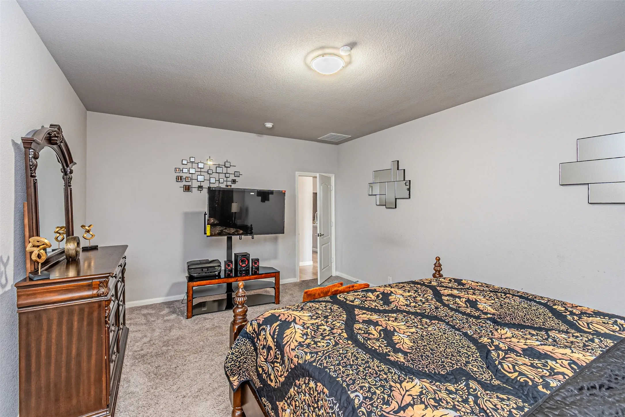 Single Family Residence For Sale in Johnson County , 1128 Goldenrod Drive, Godley, Texas 76044, 5 Bedroom, 4 Bathroom, 2 Garage spaces, 3,090 Sqft, built in 2022, Preowned, mls#21171954, Real Estate Agent in Godley, Homes For Sale in Johnson county, Homes For Sale in Godley, Realtor in Godley Texas, Real Estate Brokerage Independent Realty Texas, Luminita Cordes Realtor
