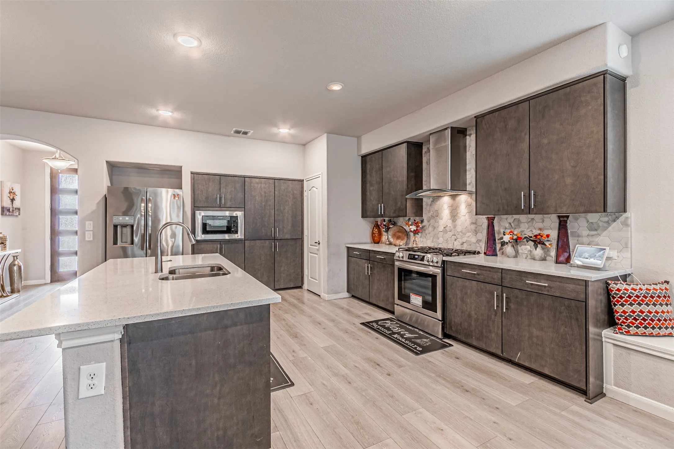Single Family Residence For Sale in Johnson County , 1128 Goldenrod Drive, Godley, Texas 76044, 5 Bedroom, 4 Bathroom, 2 Garage spaces, 3,090 Sqft, built in 2022, Preowned, mls#21171954, Real Estate Agent in Godley, Homes For Sale in Johnson county, Homes For Sale in Godley, Realtor in Godley Texas, Real Estate Brokerage Independent Realty Texas, Luminita Cordes Realtor
