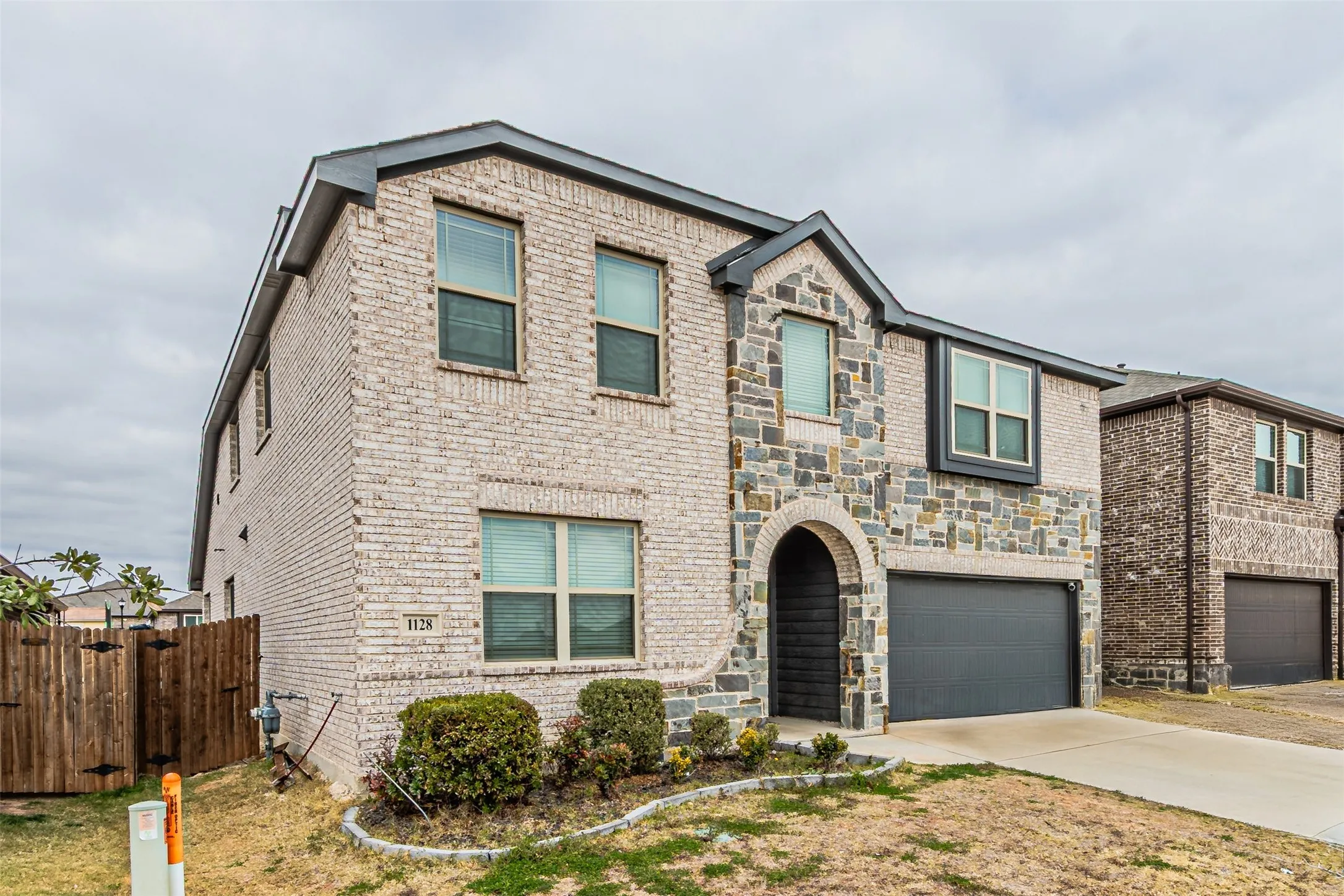 Single Family Residence For Sale in Johnson County , 1128 Goldenrod Drive, Godley, Texas 76044, 5 Bedroom, 4 Bathroom, 2 Garage spaces, 3,090 Sqft, built in 2022, Preowned, mls#21171954, Real Estate Agent in Godley, Homes For Sale in Johnson county, Homes For Sale in Godley, Realtor in Godley Texas, Real Estate Brokerage Independent Realty Texas, Luminita Cordes Realtor
