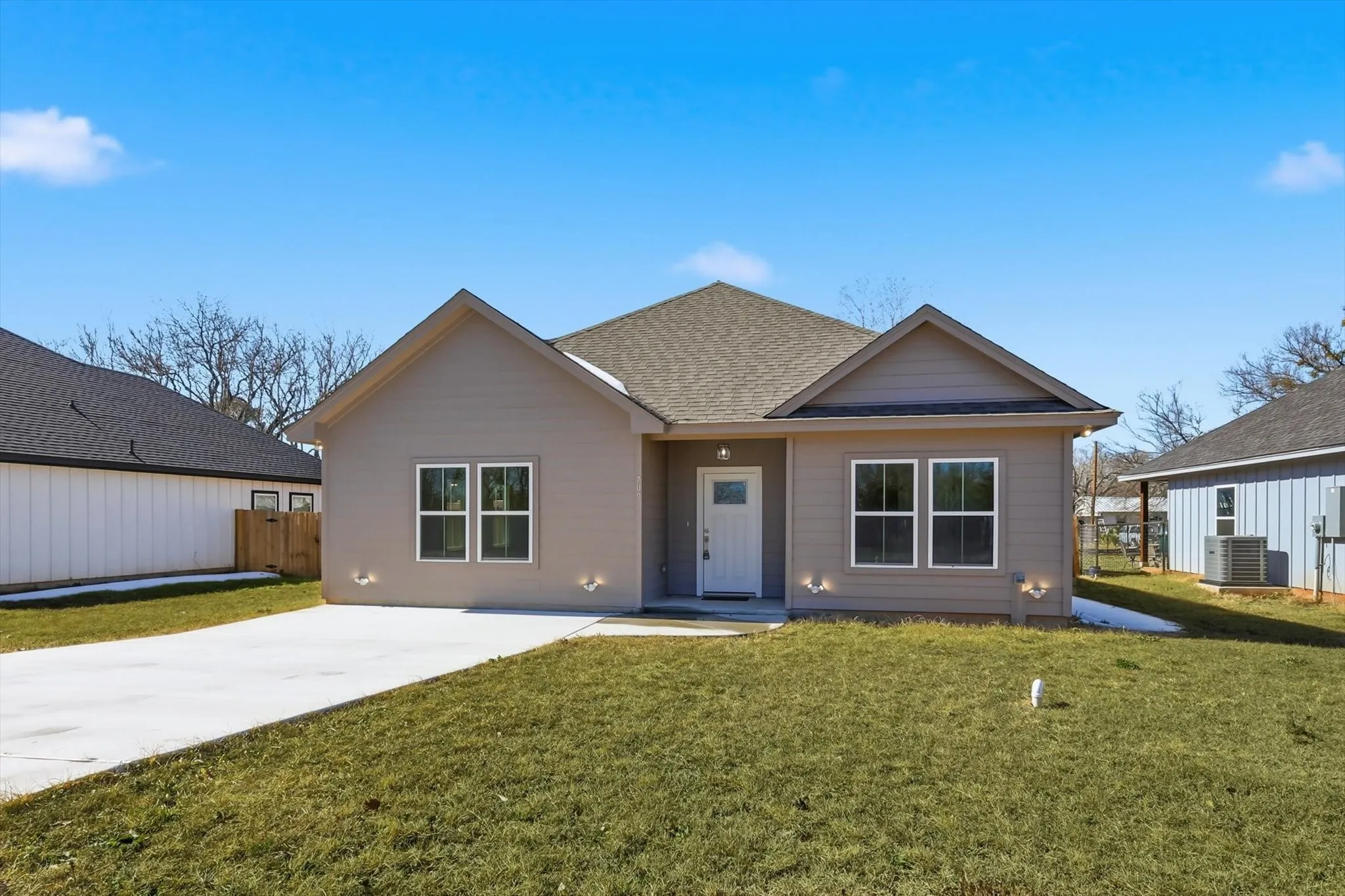 Single Family Residence For Sale in Wise County , 709 3rd Street, Bridgeport, Texas 76426, 3 Bedroom, 2 Bathroom, Garage spaces, 1,518 Sqft, built in 2024, New Construction - Complete, Price $287,595, mls#21168297, Real Estate Agent in Bridgeport, Homes For Sale in Wise county, Homes For Sale in Bridgeport, Realtor in Bridgeport Texas, Real Estate Brokerage Independent Realty Texas, Luminita Cordes Realtor