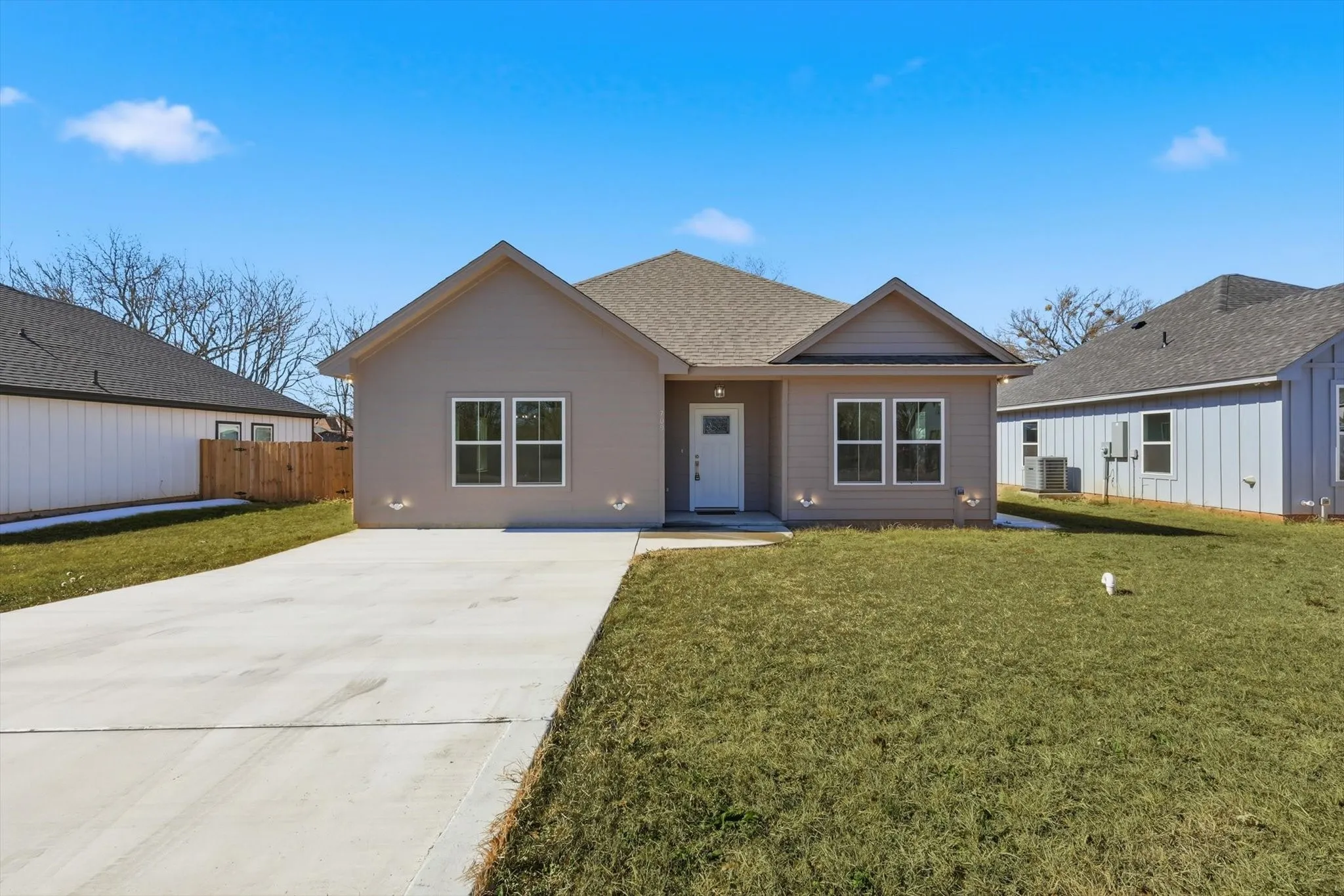 Single Family Residence For Sale in Wise County , 709 3rd Street, Bridgeport, Texas 76426, 3 Bedroom, 2 Bathroom, Garage spaces, 1,518 Sqft, built in 2024, New Construction - Complete, Price $287,595, mls#21168297, Real Estate Agent in Bridgeport, Homes For Sale in Wise county, Homes For Sale in Bridgeport, Realtor in Bridgeport Texas, Real Estate Brokerage Independent Realty Texas, Luminita Cordes Realtor