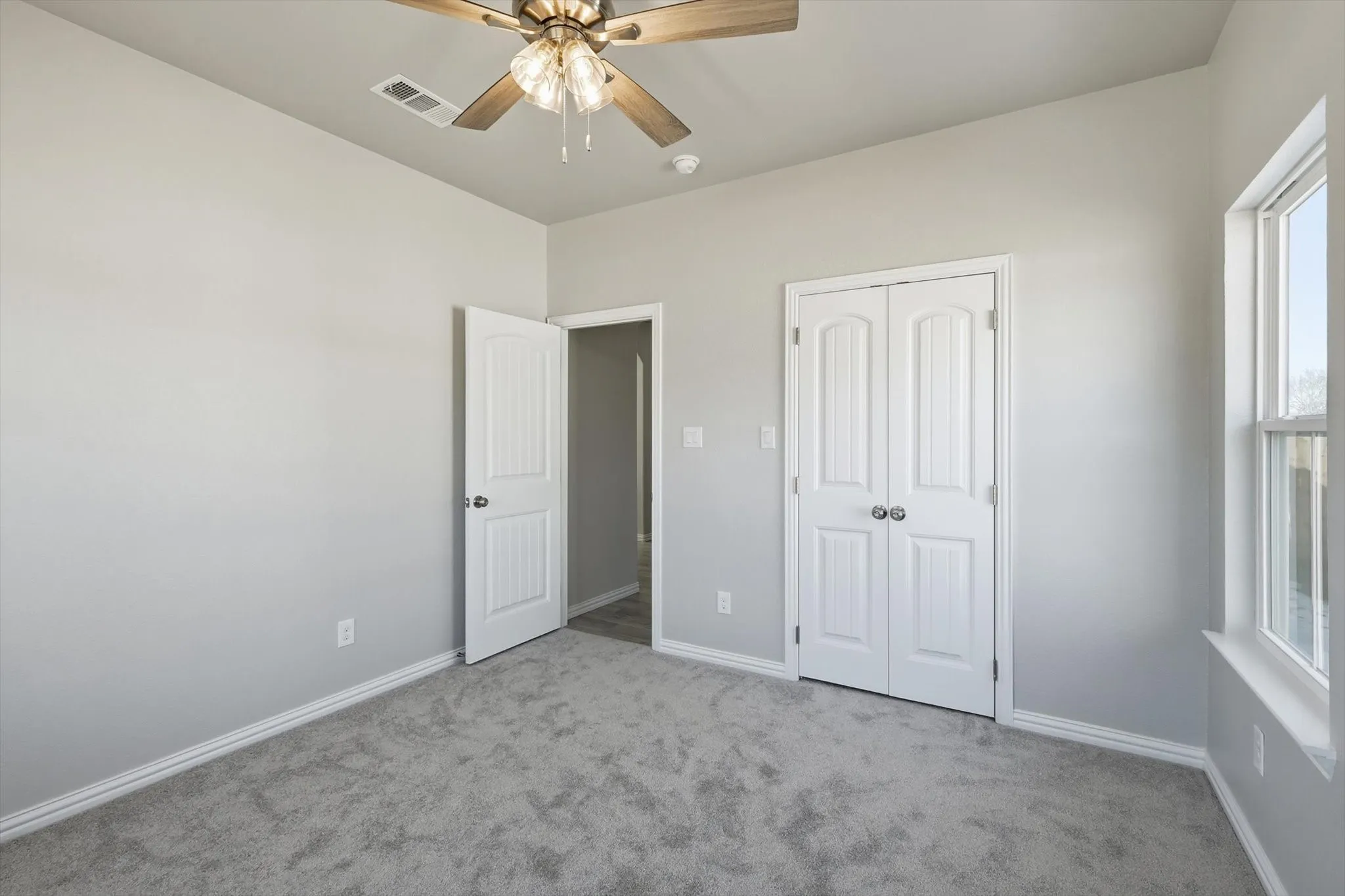 Single Family Residence For Sale in Wise County , 709 3rd Street, Bridgeport, Texas 76426, 3 Bedroom, 2 Bathroom, Garage spaces, 1,518 Sqft, built in 2024, New Construction - Complete, Price $287,595, mls#21168297, Real Estate Agent in Bridgeport, Homes For Sale in Wise county, Homes For Sale in Bridgeport, Realtor in Bridgeport Texas, Real Estate Brokerage Independent Realty Texas, Luminita Cordes Realtor