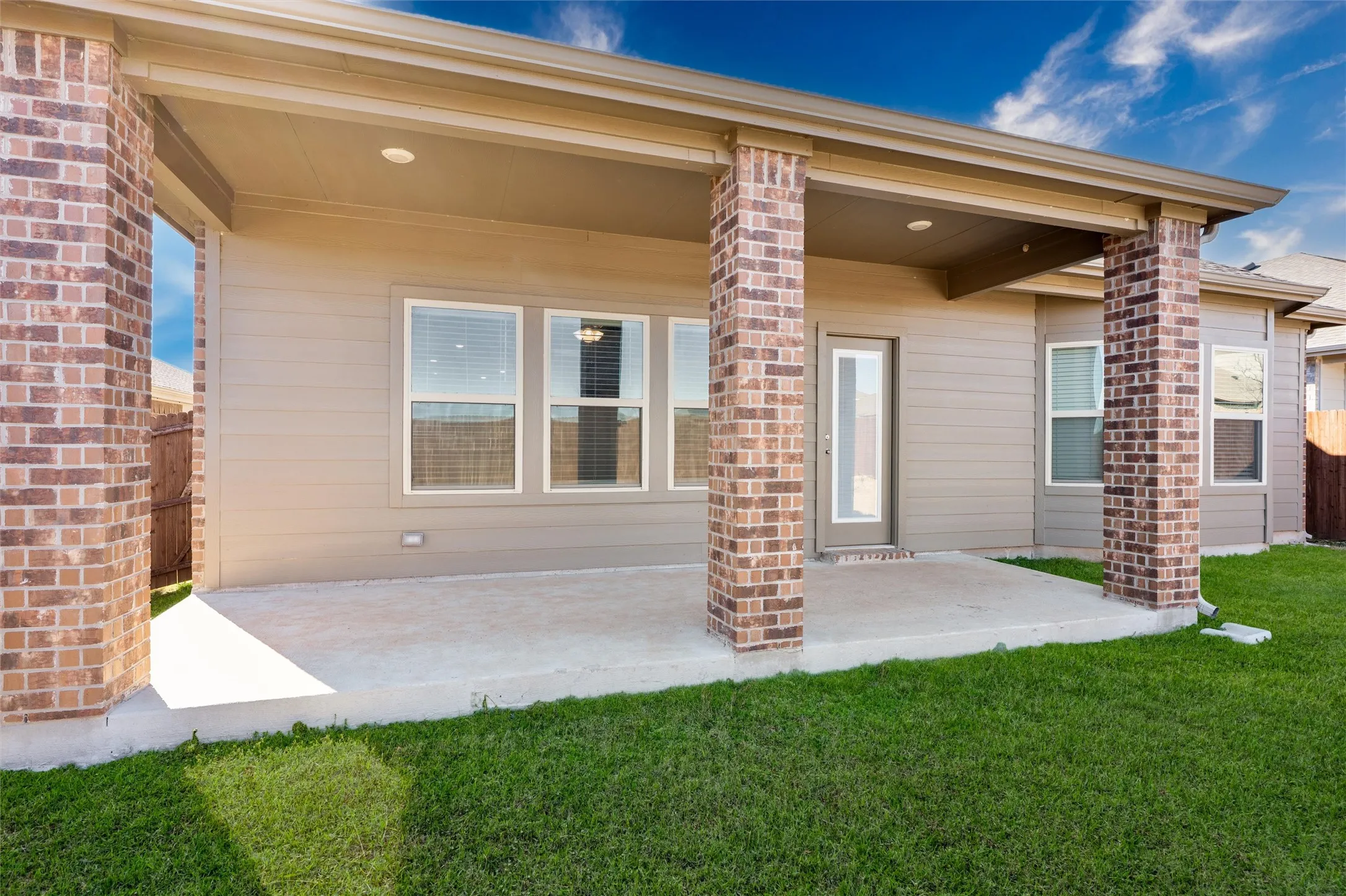 Single Family Residence For Sale in Collin County , 4009 Savoy Way, Mc Kinney, Texas 75071, 4 Bedroom, 3 Bathroom, 2 Garage spaces, 2,705 Sqft, built in 2023, Preowned, mls#21172322, Real Estate Agent in Mc Kinney, Homes For Sale in Collin county, Homes For Sale in Mc Kinney, Realtor in Mc Kinney Texas, Real Estate Brokerage Independent Realty Texas, Luminita Cordes Realtor