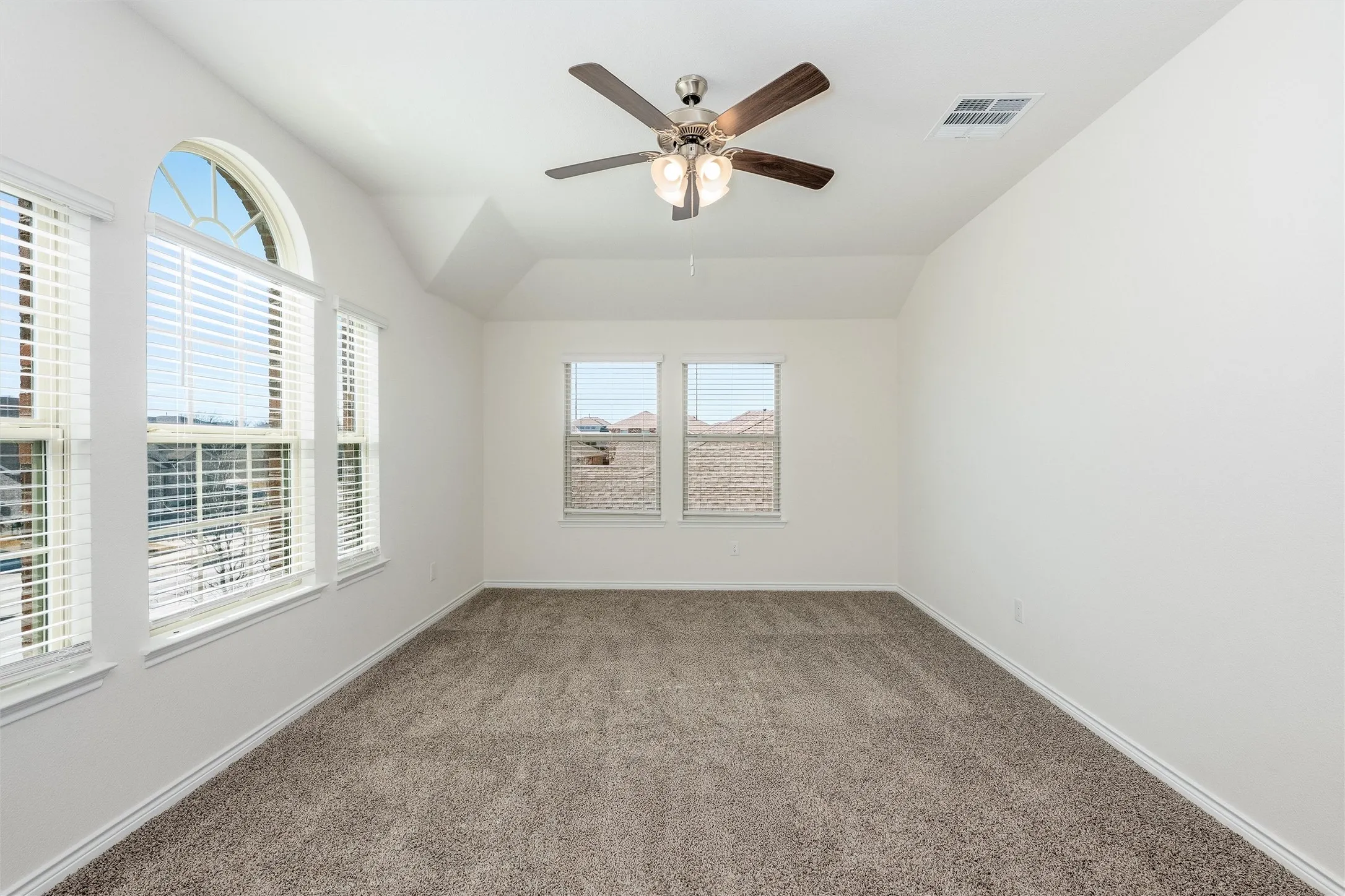Single Family Residence For Sale in Collin County , 4009 Savoy Way, Mc Kinney, Texas 75071, 4 Bedroom, 3 Bathroom, 2 Garage spaces, 2,705 Sqft, built in 2023, Preowned, mls#21172322, Real Estate Agent in Mc Kinney, Homes For Sale in Collin county, Homes For Sale in Mc Kinney, Realtor in Mc Kinney Texas, Real Estate Brokerage Independent Realty Texas, Luminita Cordes Realtor