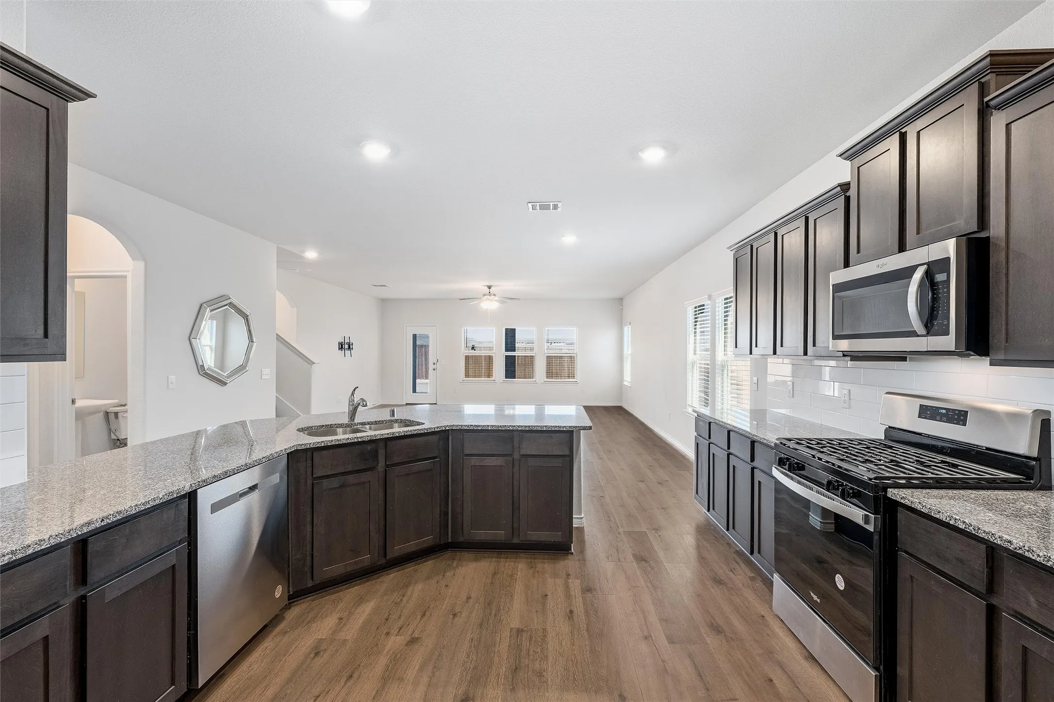 Single Family Residence For Sale in Collin County , 4009 Savoy Way, Mc Kinney, Texas 75071, 4 Bedroom, 3 Bathroom, 2 Garage spaces, 2,705 Sqft, built in 2023, Preowned, mls#21172322, Real Estate Agent in Mc Kinney, Homes For Sale in Collin county, Homes For Sale in Mc Kinney, Realtor in Mc Kinney Texas, Real Estate Brokerage Independent Realty Texas, Luminita Cordes Realtor