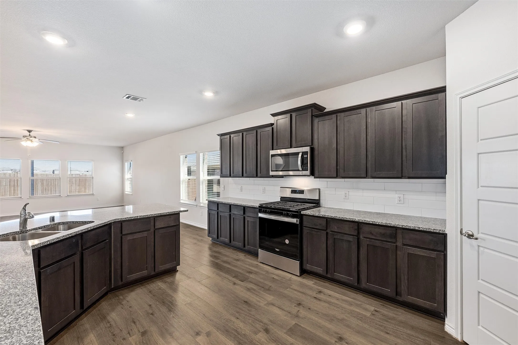 Single Family Residence For Sale in Collin County , 4009 Savoy Way, Mc Kinney, Texas 75071, 4 Bedroom, 3 Bathroom, 2 Garage spaces, 2,705 Sqft, built in 2023, Preowned, mls#21172322, Real Estate Agent in Mc Kinney, Homes For Sale in Collin county, Homes For Sale in Mc Kinney, Realtor in Mc Kinney Texas, Real Estate Brokerage Independent Realty Texas, Luminita Cordes Realtor