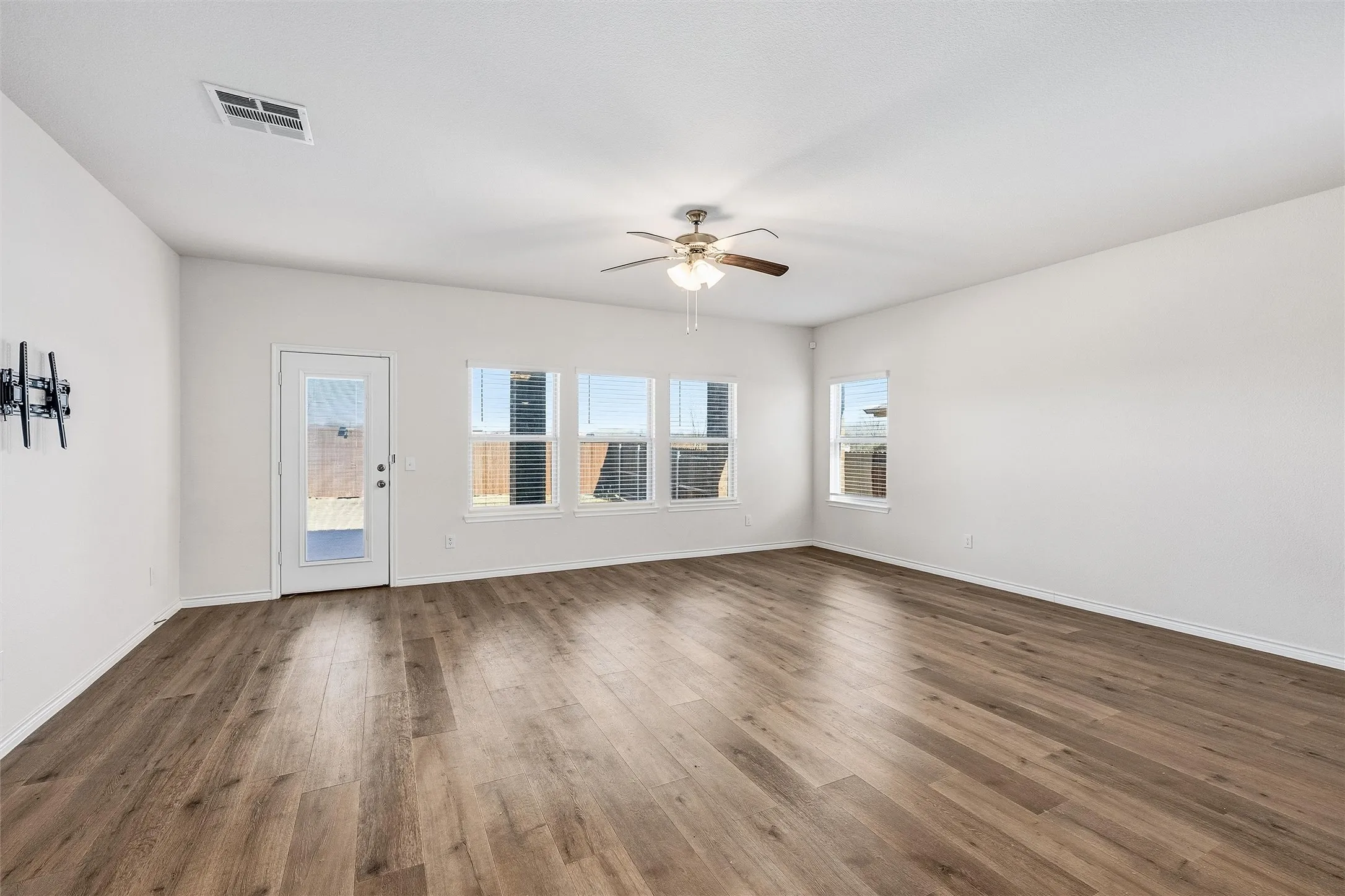Single Family Residence For Sale in Collin County , 4009 Savoy Way, Mc Kinney, Texas 75071, 4 Bedroom, 3 Bathroom, 2 Garage spaces, 2,705 Sqft, built in 2023, Preowned, mls#21172322, Real Estate Agent in Mc Kinney, Homes For Sale in Collin county, Homes For Sale in Mc Kinney, Realtor in Mc Kinney Texas, Real Estate Brokerage Independent Realty Texas, Luminita Cordes Realtor