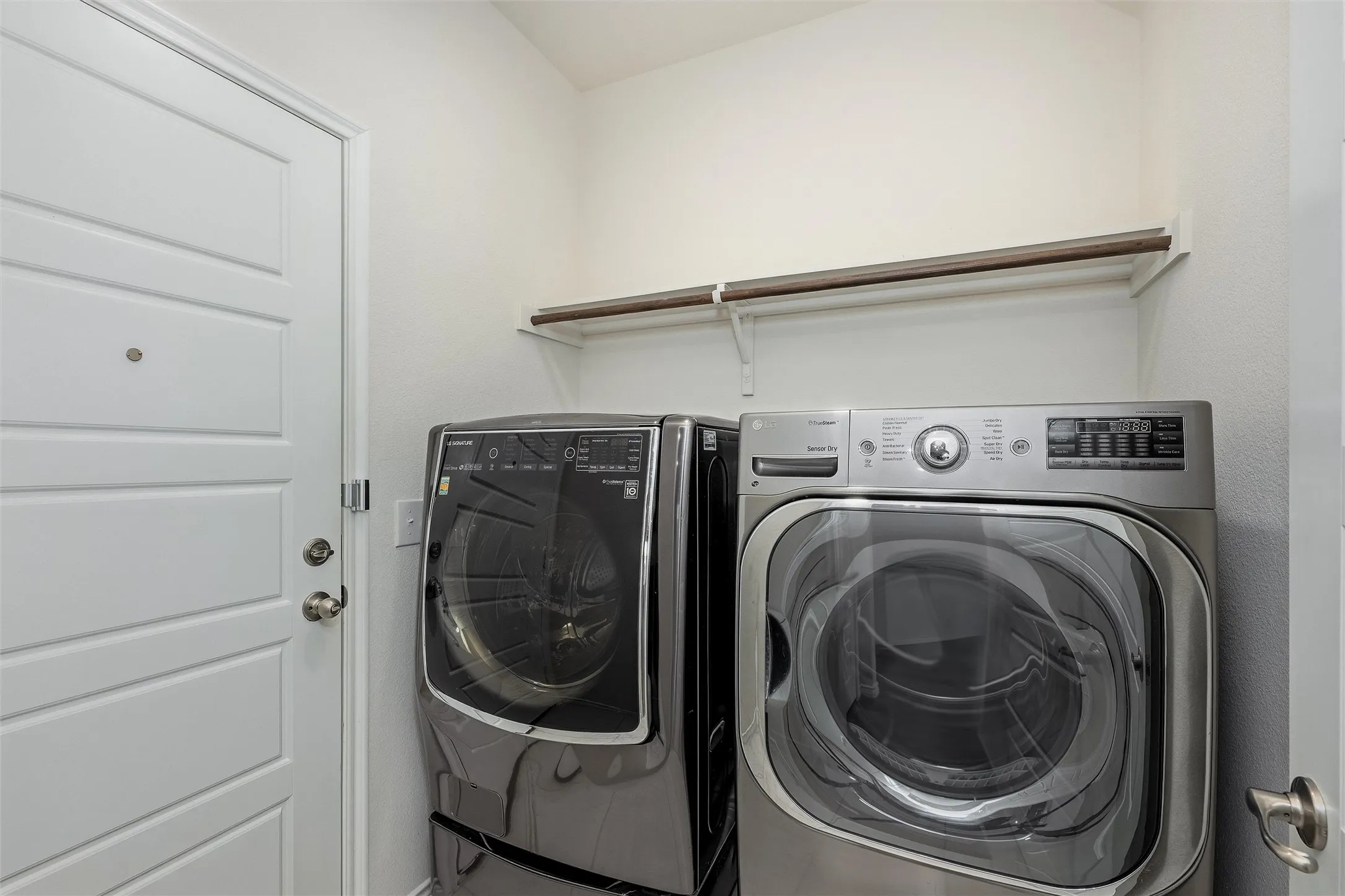 Single Family Residence For Sale in Collin County , 4009 Savoy Way, Mc Kinney, Texas 75071, 4 Bedroom, 3 Bathroom, 2 Garage spaces, 2,705 Sqft, built in 2023, Preowned, mls#21172322, Real Estate Agent in Mc Kinney, Homes For Sale in Collin county, Homes For Sale in Mc Kinney, Realtor in Mc Kinney Texas, Real Estate Brokerage Independent Realty Texas, Luminita Cordes Realtor
