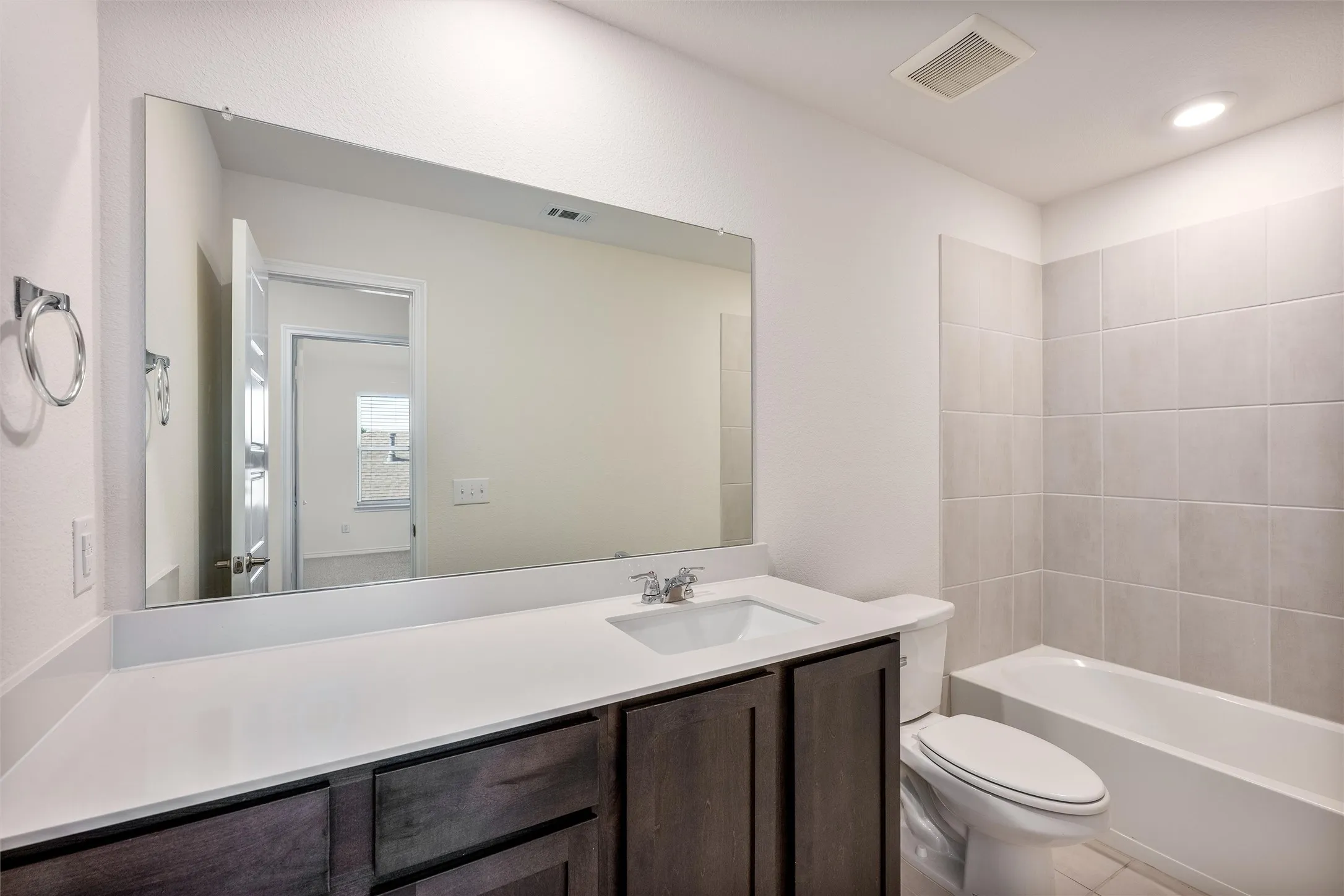 Single Family Residence For Sale in Collin County , 4009 Savoy Way, Mc Kinney, Texas 75071, 4 Bedroom, 3 Bathroom, 2 Garage spaces, 2,705 Sqft, built in 2023, Preowned, mls#21172322, Real Estate Agent in Mc Kinney, Homes For Sale in Collin county, Homes For Sale in Mc Kinney, Realtor in Mc Kinney Texas, Real Estate Brokerage Independent Realty Texas, Luminita Cordes Realtor