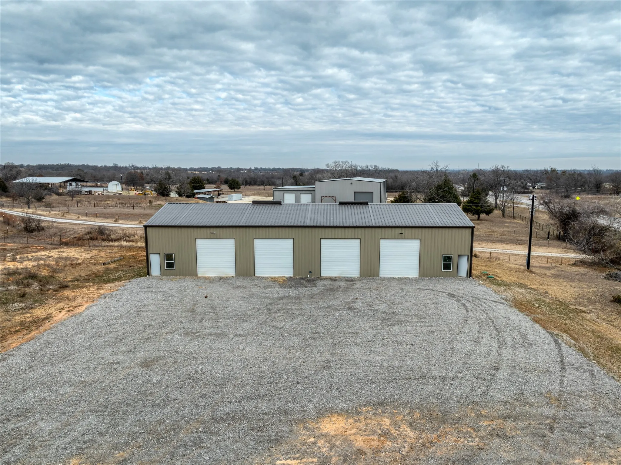 Detached garage with a view of rural / pastoral area