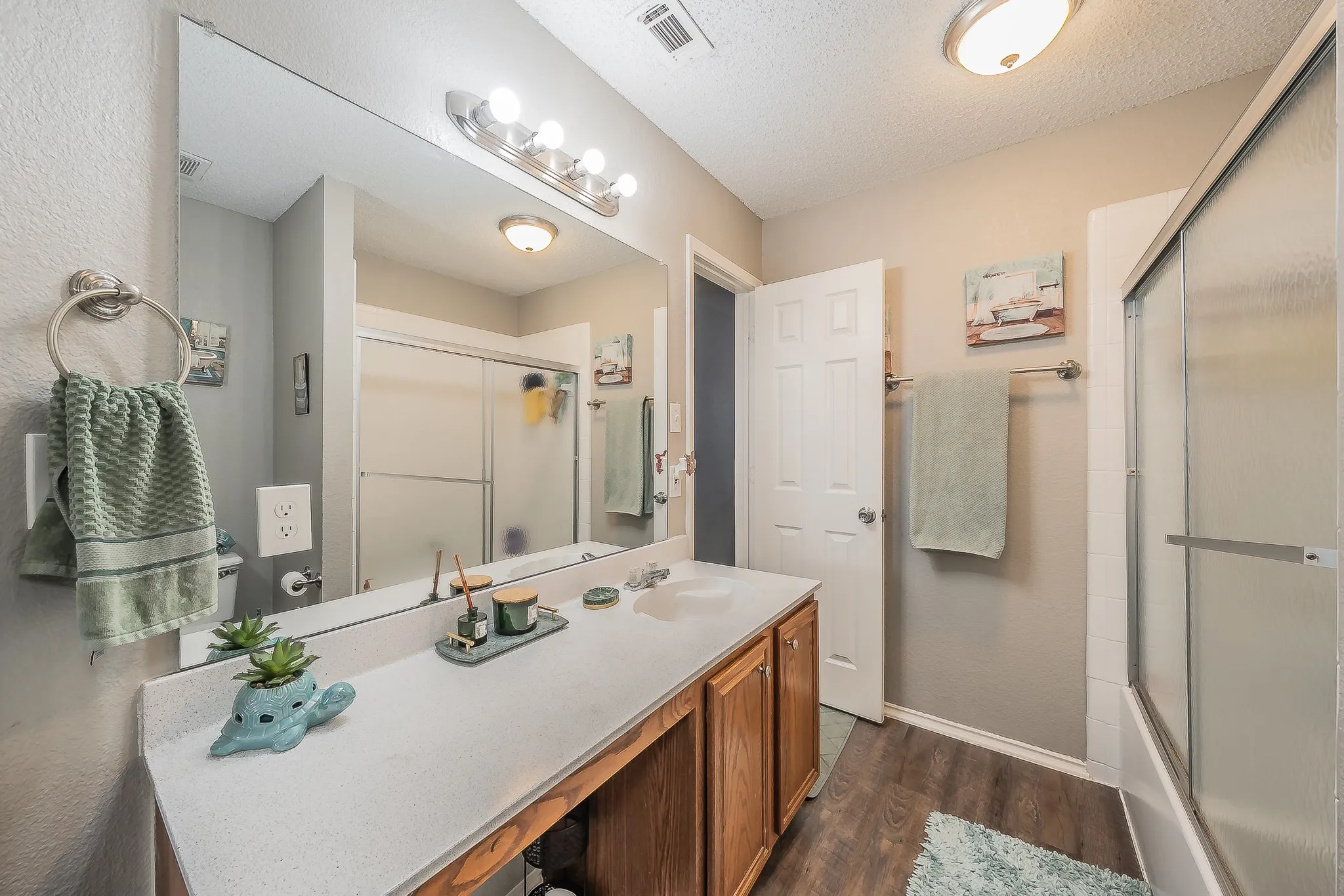 Single Family Residence For Sale in Tarrant County , 2322 Wilmette Drive, Arlington, Texas 76018, 5 Bedroom, 4 Bathroom, 2 Garage spaces, 3,103 Sqft, built in 1998, mls#21173076, Real Estate Agent in Arlington, Homes For Sale in Tarrant county, Homes For Sale in Arlington, Realtor in Arlington Texas, Real Estate Brokerage Independent Realty Texas, Luminita Cordes Realtor