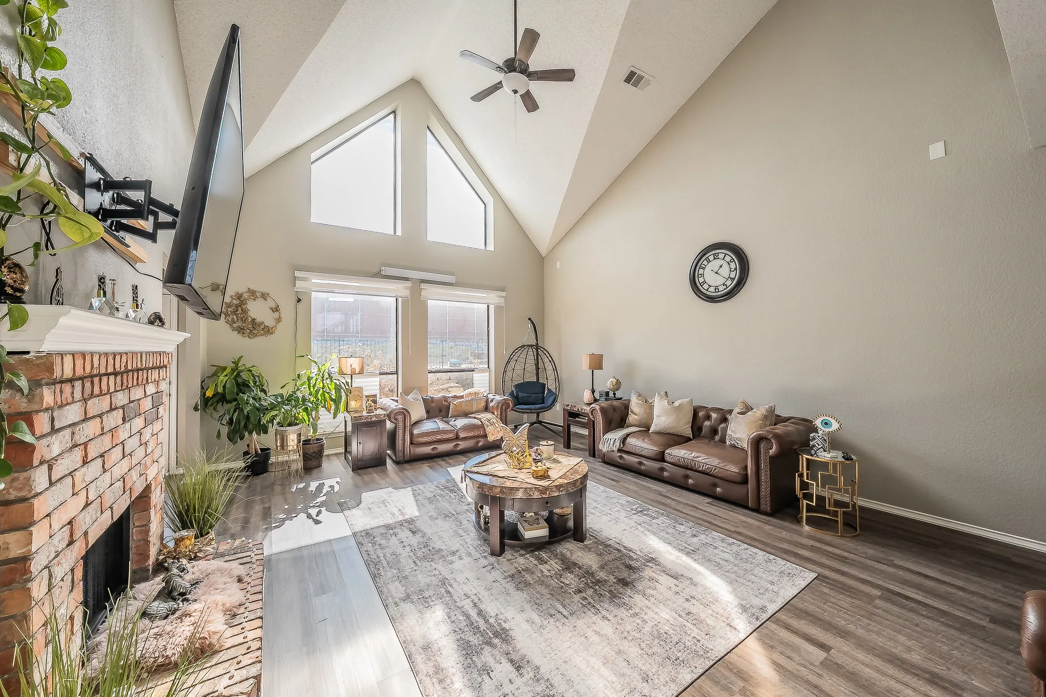 Single Family Residence For Sale in Tarrant County , 2322 Wilmette Drive, Arlington, Texas 76018, 5 Bedroom, 4 Bathroom, 2 Garage spaces, 3,103 Sqft, built in 1998, mls#21173076, Real Estate Agent in Arlington, Homes For Sale in Tarrant county, Homes For Sale in Arlington, Realtor in Arlington Texas, Real Estate Brokerage Independent Realty Texas, Luminita Cordes Realtor