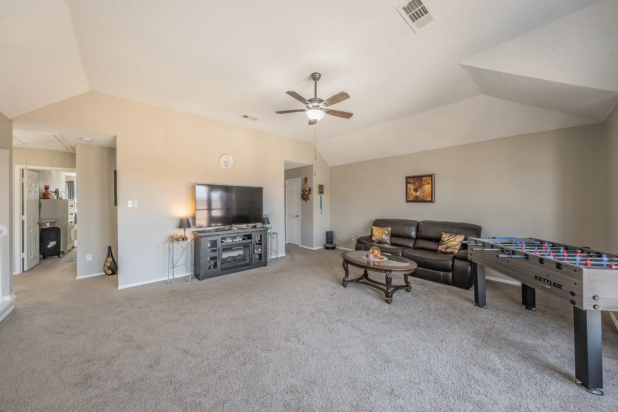 Single Family Residence For Sale in Tarrant County , 2322 Wilmette Drive, Arlington, Texas 76018, 5 Bedroom, 4 Bathroom, 2 Garage spaces, 3,103 Sqft, built in 1998, mls#21173076, Real Estate Agent in Arlington, Homes For Sale in Tarrant county, Homes For Sale in Arlington, Realtor in Arlington Texas, Real Estate Brokerage Independent Realty Texas, Luminita Cordes Realtor