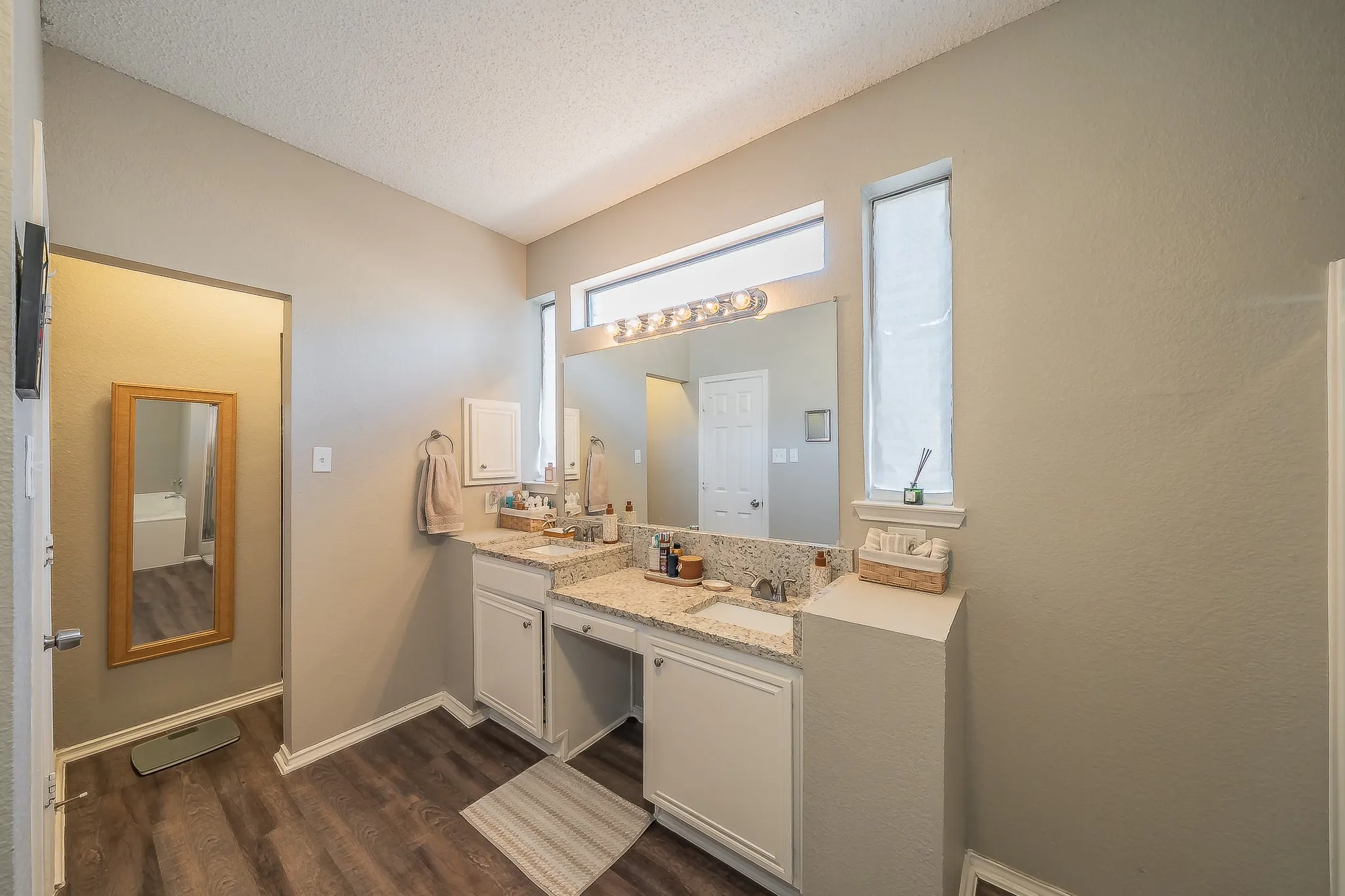 Single Family Residence For Sale in Tarrant County , 2322 Wilmette Drive, Arlington, Texas 76018, 5 Bedroom, 4 Bathroom, 2 Garage spaces, 3,103 Sqft, built in 1998, mls#21173076, Real Estate Agent in Arlington, Homes For Sale in Tarrant county, Homes For Sale in Arlington, Realtor in Arlington Texas, Real Estate Brokerage Independent Realty Texas, Luminita Cordes Realtor