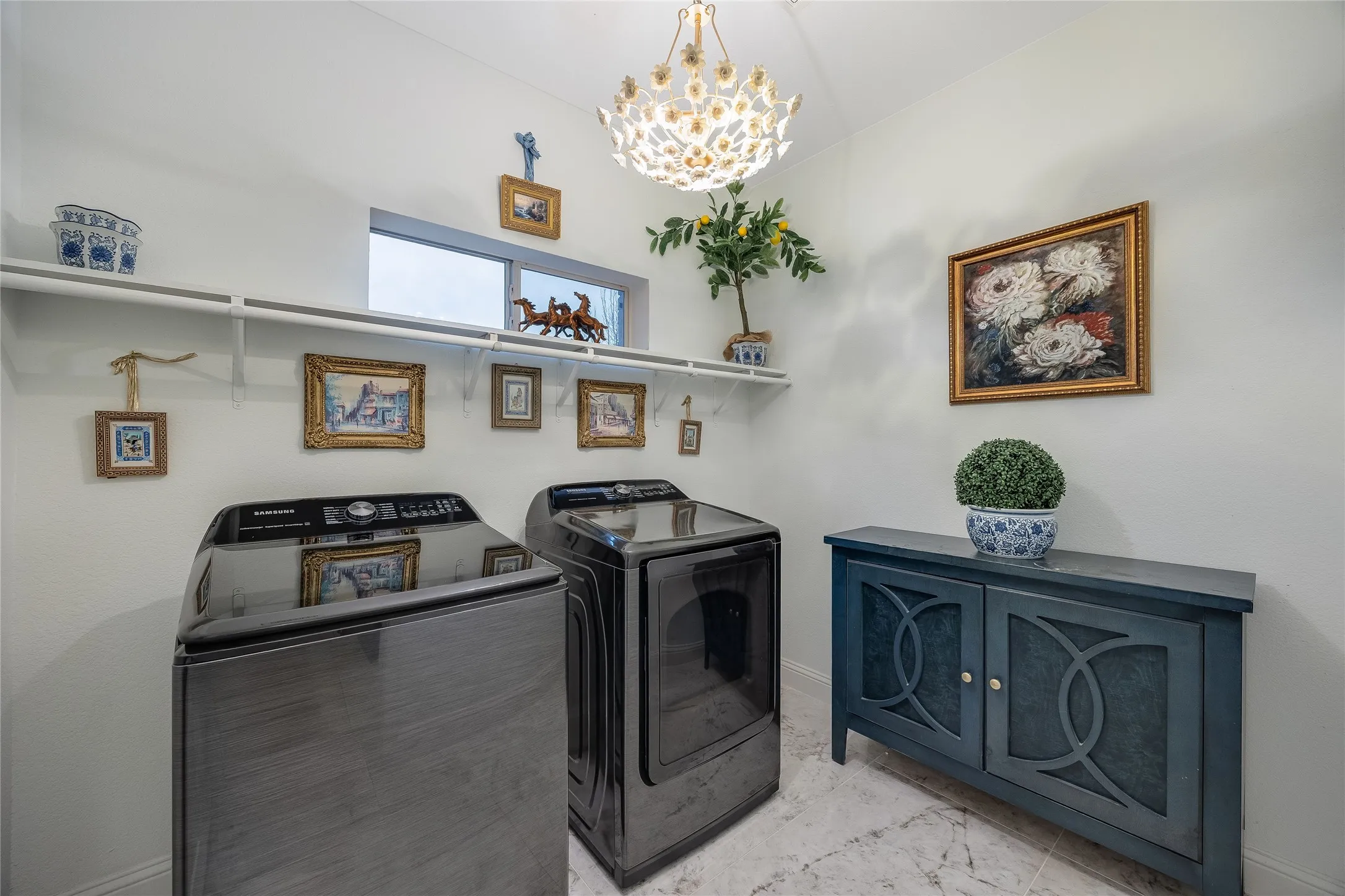 Single Family Residence For Sale in Tarrant County , 13264 Blue Jean Drive, Fort Worth, Texas 76052, 5 Bedrooms, 4 Bathrooms, 3 Garage spaces, 3,357 Sqft, built in 2006, Price $574,000, mls#21172917, Real Estate Agent in Fort Worth, Homes For Sale in Tarrant county, Homes For Sale in Fort Worth, Realtor in Fort Worth Texas, Real Estate Brokerage Independent Realty Texas, Luminita Cordes Realtor