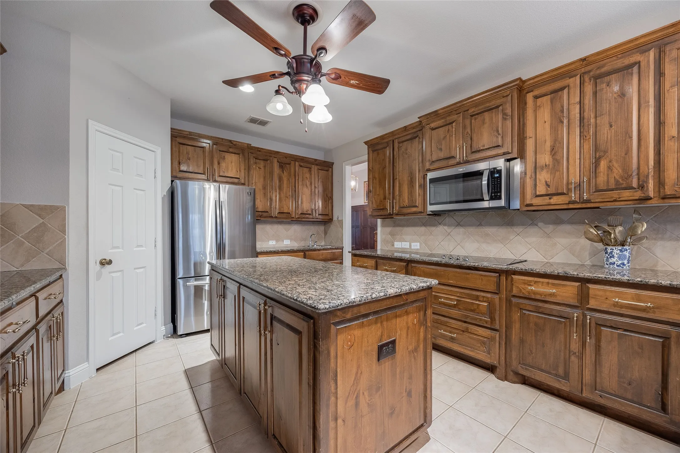 Single Family Residence For Sale in Tarrant County , 13264 Blue Jean Drive, Fort Worth, Texas 76052, 5 Bedrooms, 4 Bathrooms, 3 Garage spaces, 3,357 Sqft, built in 2006, Price $574,000, mls#21172917, Real Estate Agent in Fort Worth, Homes For Sale in Tarrant county, Homes For Sale in Fort Worth, Realtor in Fort Worth Texas, Real Estate Brokerage Independent Realty Texas, Luminita Cordes Realtor