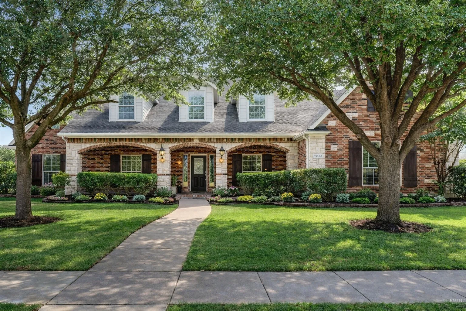Single Family Residence For Sale in Tarrant County , 13264 Blue Jean Drive, Fort Worth, Texas 76052, 5 Bedrooms, 4 Bathrooms, 3 Garage spaces, 3,357 Sqft, built in 2006, Price $574,000, mls#21172917, Real Estate Agent in Fort Worth, Homes For Sale in Tarrant county, Homes For Sale in Fort Worth, Realtor in Fort Worth Texas, Real Estate Brokerage Independent Realty Texas, Luminita Cordes Realtor