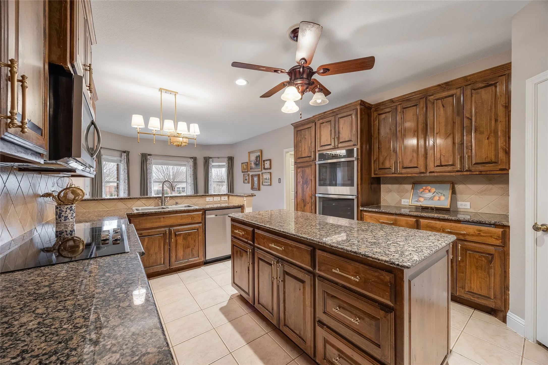 Single Family Residence For Sale in Tarrant County , 13264 Blue Jean Drive, Fort Worth, Texas 76052, 5 Bedrooms, 4 Bathrooms, 3 Garage spaces, 3,357 Sqft, built in 2006, Price $574,000, mls#21172917, Real Estate Agent in Fort Worth, Homes For Sale in Tarrant county, Homes For Sale in Fort Worth, Realtor in Fort Worth Texas, Real Estate Brokerage Independent Realty Texas, Luminita Cordes Realtor