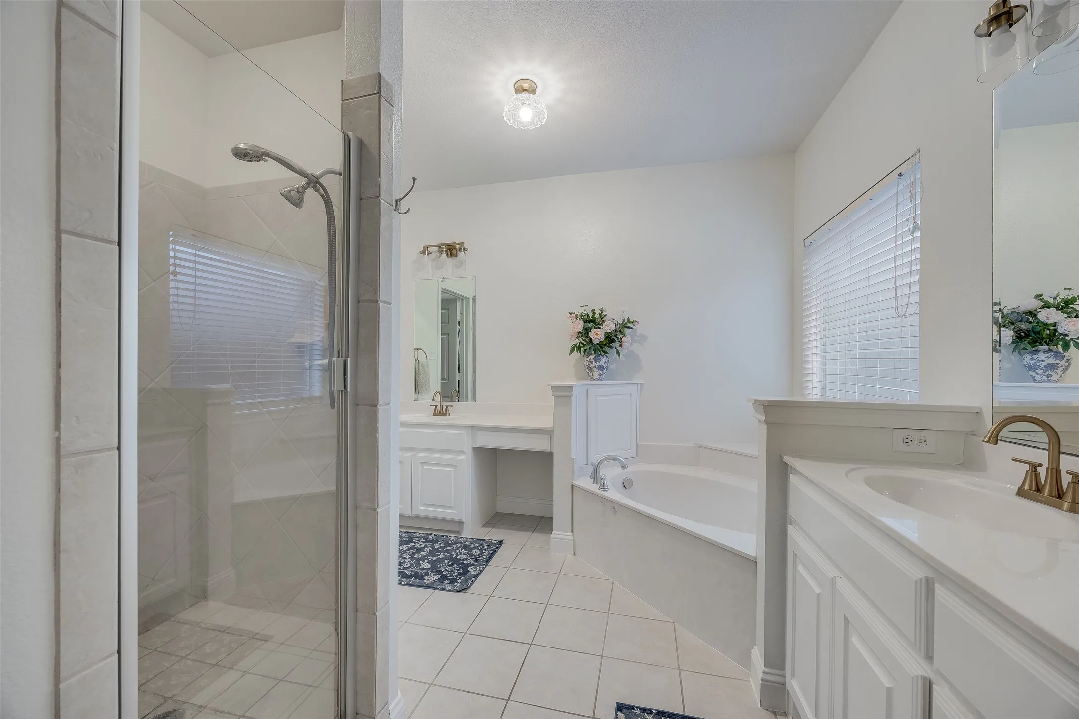 Single Family Residence For Sale in Tarrant County , 13264 Blue Jean Drive, Fort Worth, Texas 76052, 5 Bedrooms, 4 Bathrooms, 3 Garage spaces, 3,357 Sqft, built in 2006, Price $574,000, mls#21172917, Real Estate Agent in Fort Worth, Homes For Sale in Tarrant county, Homes For Sale in Fort Worth, Realtor in Fort Worth Texas, Real Estate Brokerage Independent Realty Texas, Luminita Cordes Realtor