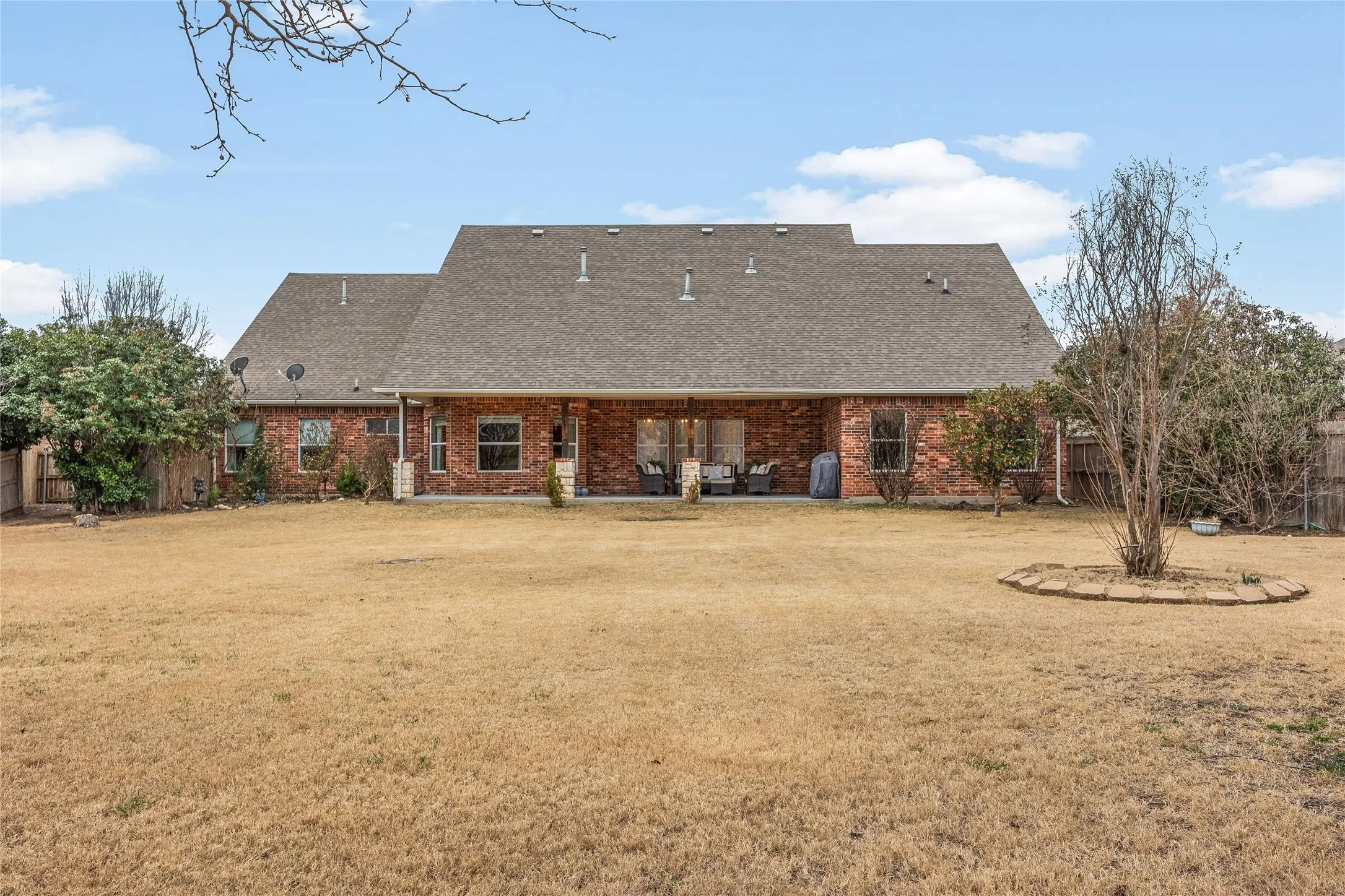 Single Family Residence For Sale in Tarrant County , 13264 Blue Jean Drive, Fort Worth, Texas 76052, 5 Bedrooms, 4 Bathrooms, 3 Garage spaces, 3,357 Sqft, built in 2006, Price $574,000, mls#21172917, Real Estate Agent in Fort Worth, Homes For Sale in Tarrant county, Homes For Sale in Fort Worth, Realtor in Fort Worth Texas, Real Estate Brokerage Independent Realty Texas, Luminita Cordes Realtor