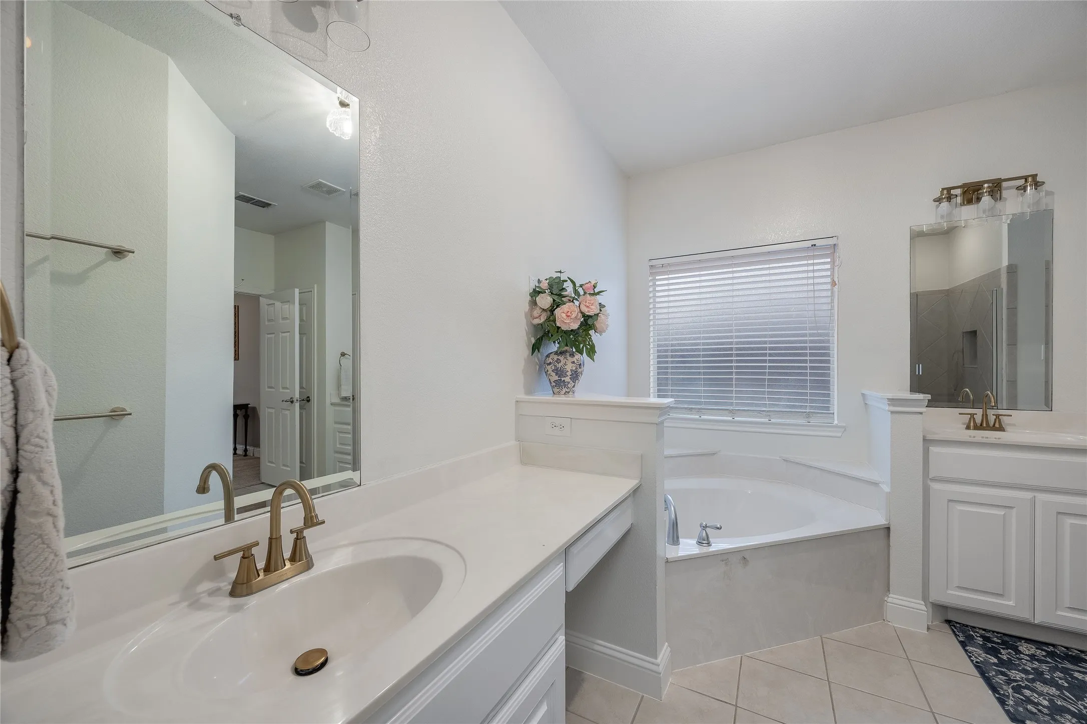 Single Family Residence For Sale in Tarrant County , 13264 Blue Jean Drive, Fort Worth, Texas 76052, 5 Bedrooms, 4 Bathrooms, 3 Garage spaces, 3,357 Sqft, built in 2006, Price $574,000, mls#21172917, Real Estate Agent in Fort Worth, Homes For Sale in Tarrant county, Homes For Sale in Fort Worth, Realtor in Fort Worth Texas, Real Estate Brokerage Independent Realty Texas, Luminita Cordes Realtor
