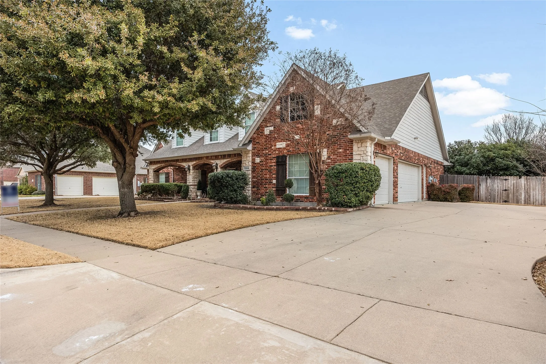 Single Family Residence For Sale in Tarrant County , 13264 Blue Jean Drive, Fort Worth, Texas 76052, 5 Bedrooms, 4 Bathrooms, 3 Garage spaces, 3,357 Sqft, built in 2006, Price $574,000, mls#21172917, Real Estate Agent in Fort Worth, Homes For Sale in Tarrant county, Homes For Sale in Fort Worth, Realtor in Fort Worth Texas, Real Estate Brokerage Independent Realty Texas, Luminita Cordes Realtor