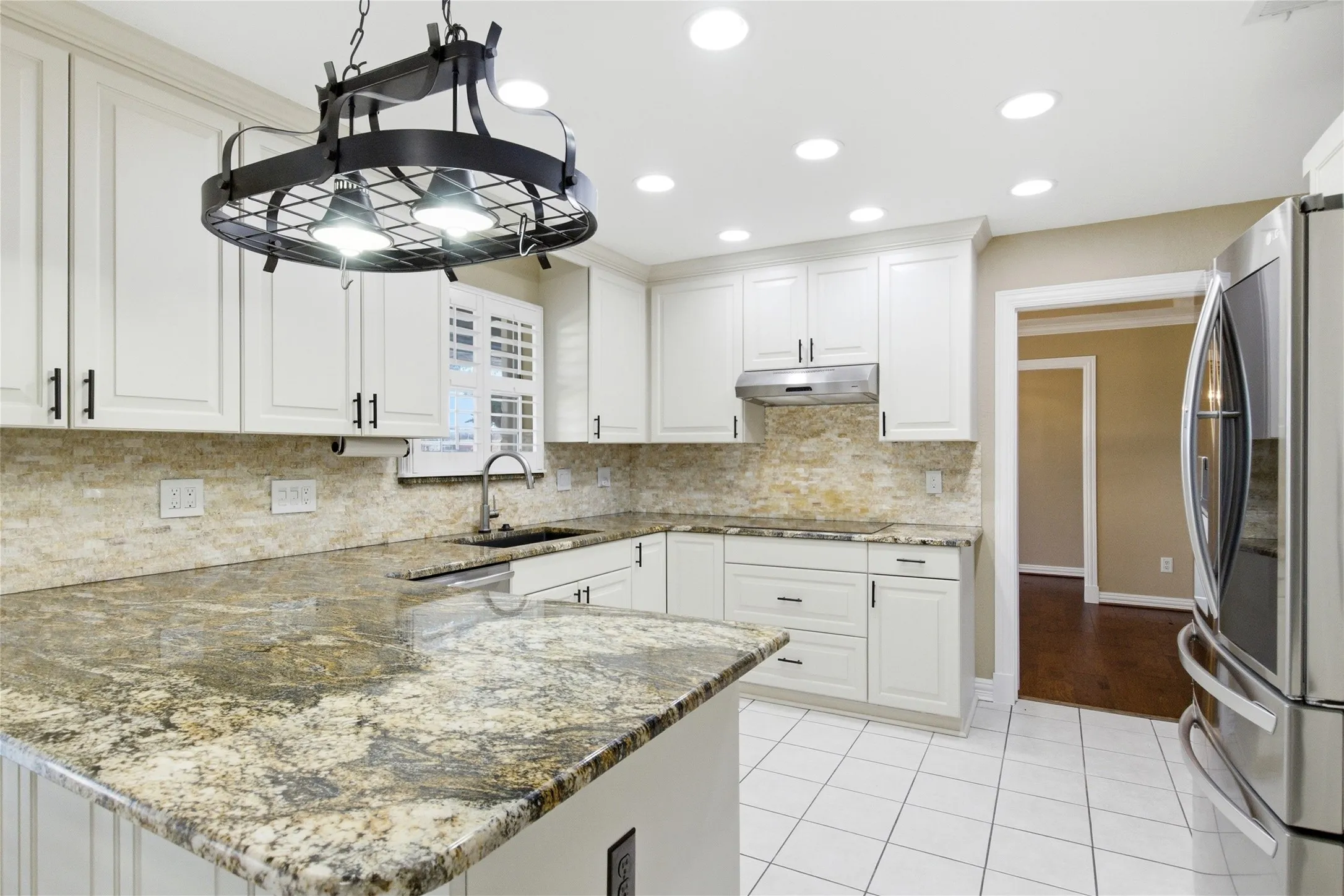 Single Family Residence For Sale in Kaufman County , 13914 Overlook Lane, Forney, Texas 75126, 4 Bedroom, 5 Bathroom, 4 Garage spaces, 3,377 Sqft, built in 1994, mls#21163869, Real Estate Agent in Forney, Homes For Sale in Kaufman county, Homes For Sale in Forney, Realtor in Forney Texas, Real Estate Brokerage Independent Realty Texas, Luminita Cordes Realtor