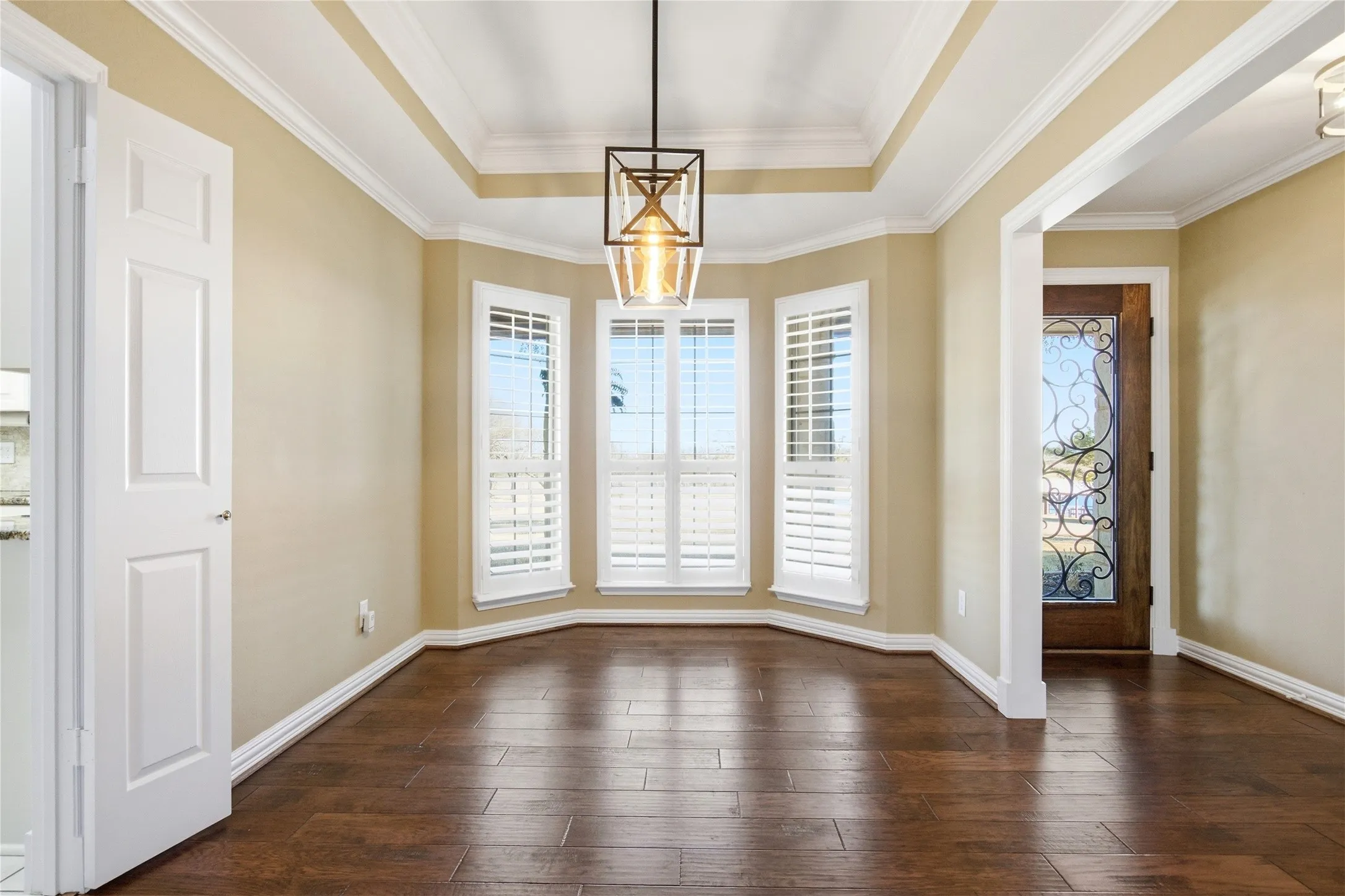 Single Family Residence For Sale in Kaufman County , 13914 Overlook Lane, Forney, Texas 75126, 4 Bedroom, 5 Bathroom, 4 Garage spaces, 3,377 Sqft, built in 1994, mls#21163869, Real Estate Agent in Forney, Homes For Sale in Kaufman county, Homes For Sale in Forney, Realtor in Forney Texas, Real Estate Brokerage Independent Realty Texas, Luminita Cordes Realtor