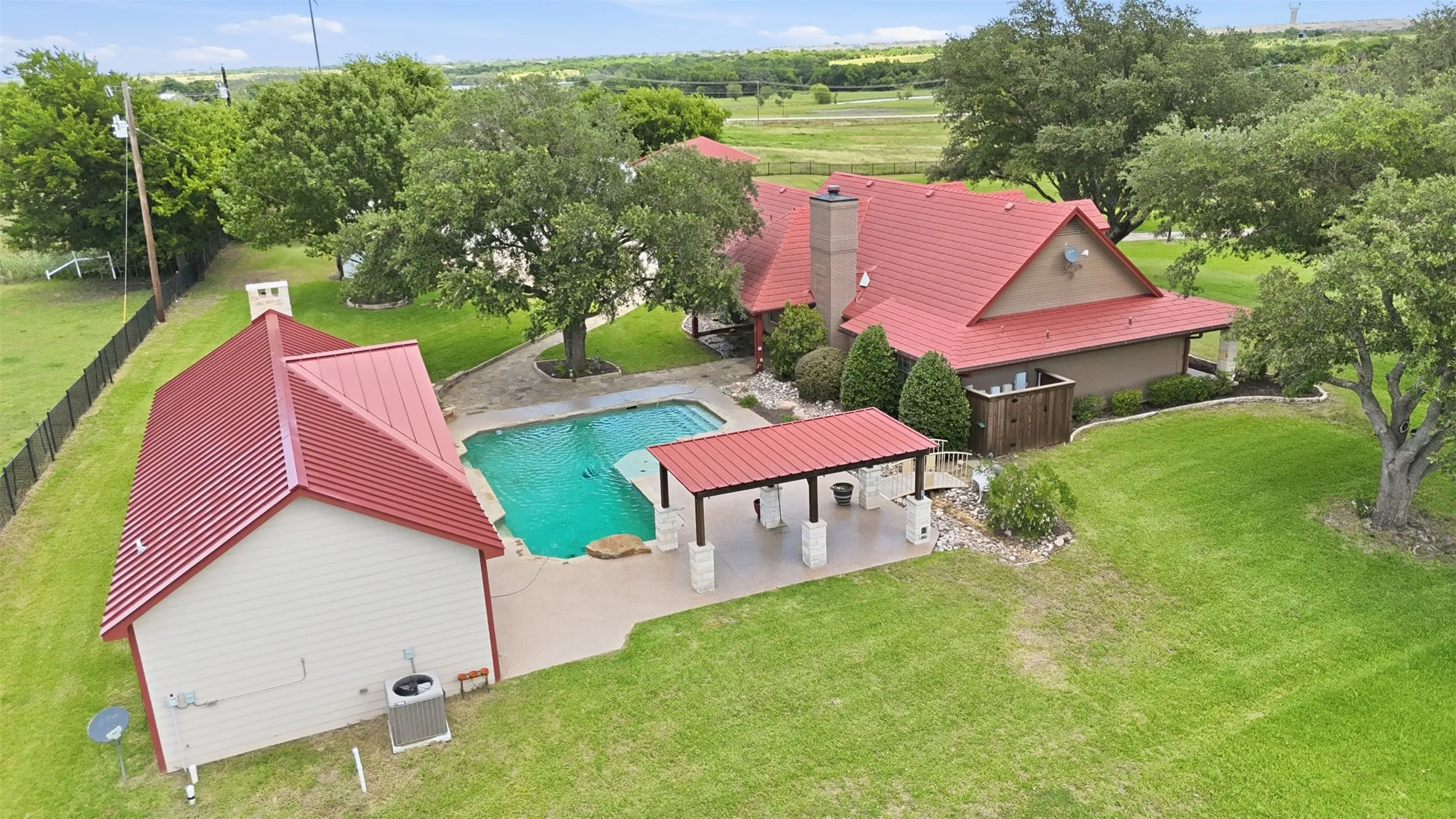 Single Family Residence For Sale in Kaufman County , 13914 Overlook Lane, Forney, Texas 75126, 4 Bedroom, 5 Bathroom, 4 Garage spaces, 3,377 Sqft, built in 1994, mls#21163869, Real Estate Agent in Forney, Homes For Sale in Kaufman county, Homes For Sale in Forney, Realtor in Forney Texas, Real Estate Brokerage Independent Realty Texas, Luminita Cordes Realtor